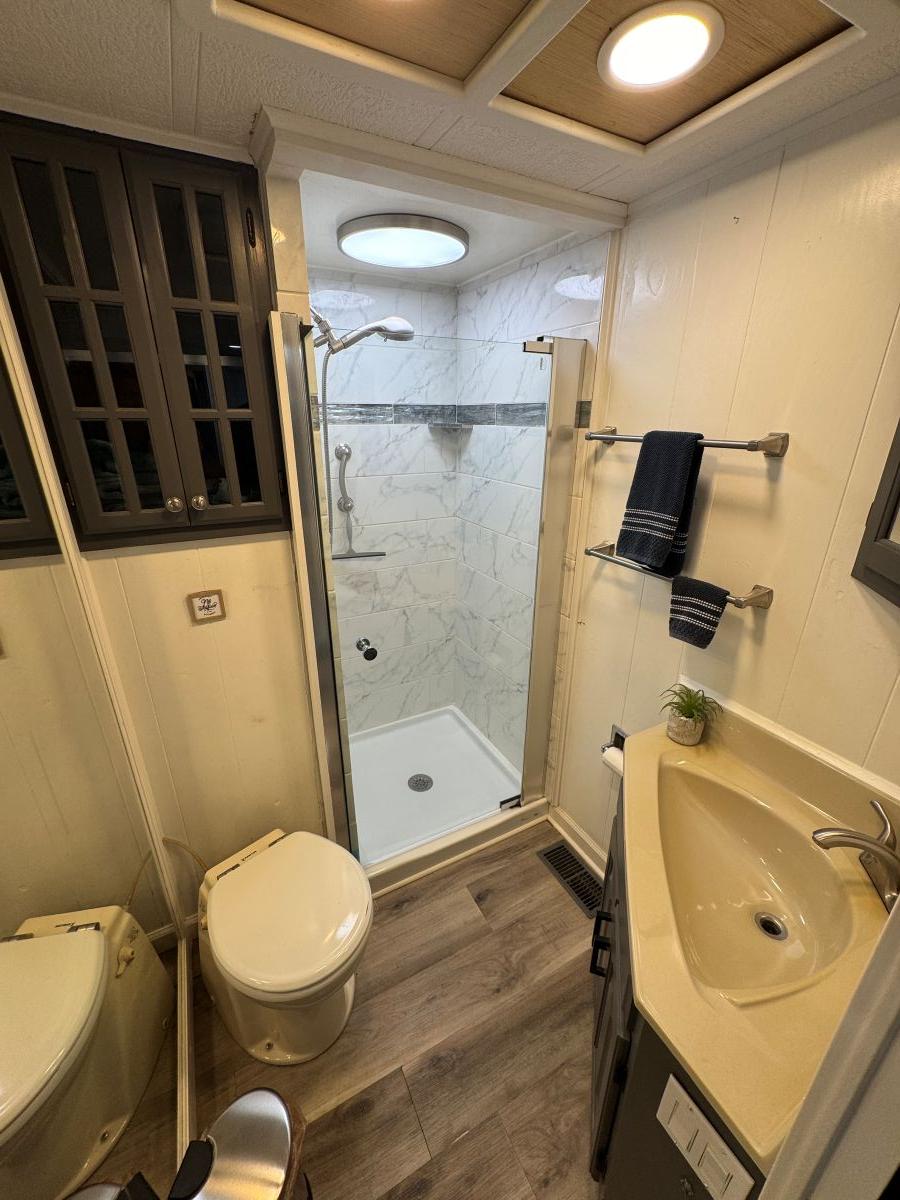 Stardust Cruisers-18 X 80 Houseboat 1986 -TN-US-1986 Stardust Cruisers houseboat bathroom with shower, sink, and toilet.-9804797 | Thumbnail