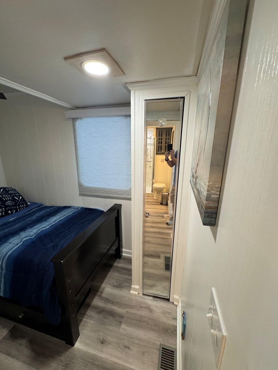 Stardust Cruisers-18 X 80 Houseboat 1986 -TN-US-1986 Stardust Cruisers 18 X 80 Houseboat bedroom with bed, mirror, and window.-9804797 | Thumbnail