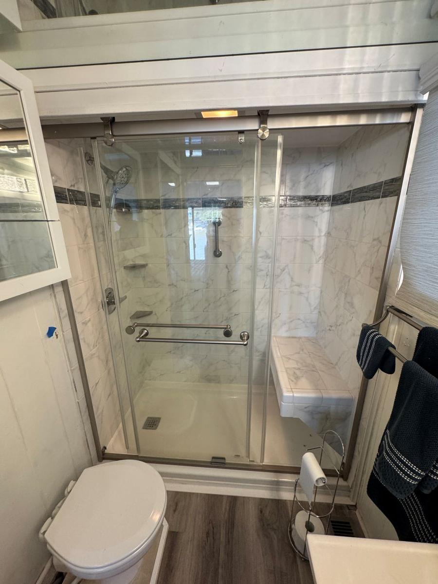 Stardust Cruisers-18 X 80 Houseboat 1986 -TN-US-Bathroom in 1986 Stardust Cruisers 18 X 80 Houseboat with glass shower and modern fixtures.-9804797 | Thumbnail