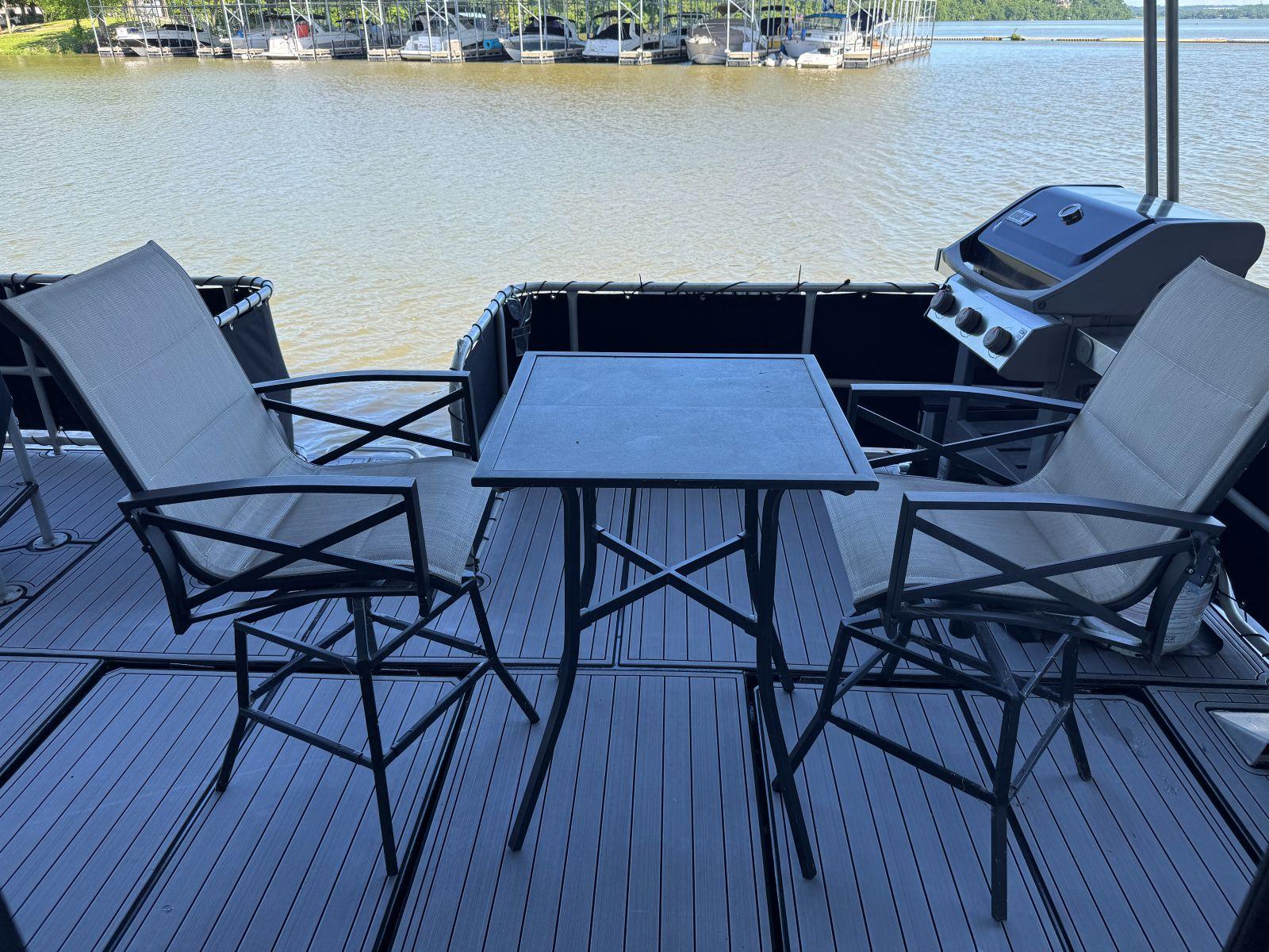 Stardust Cruisers-18 X 80 Houseboat 1986 -TN-US-Outdoor seating on 1986 Stardust Cruisers 18 X 80 houseboat deck with lake view.-9804797 | Thumbnail