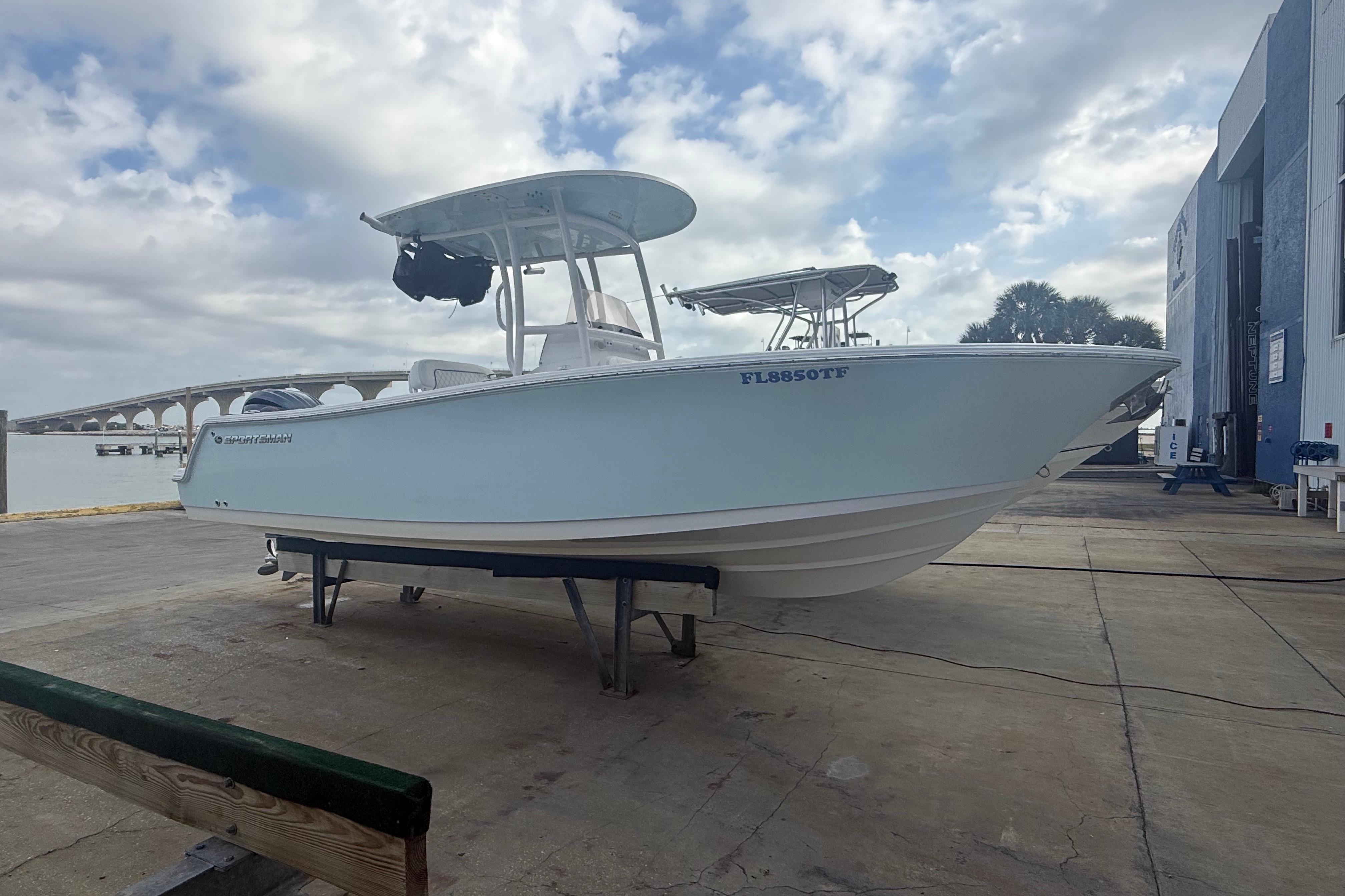 2022 Sportsman Open 232 Center Console