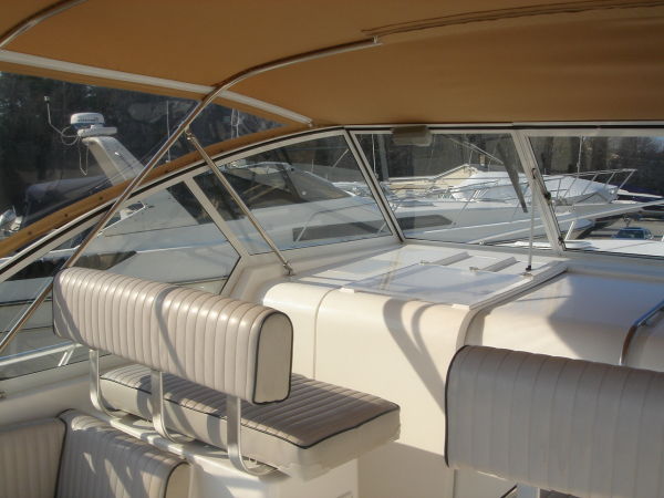 Port Side Mate Settee