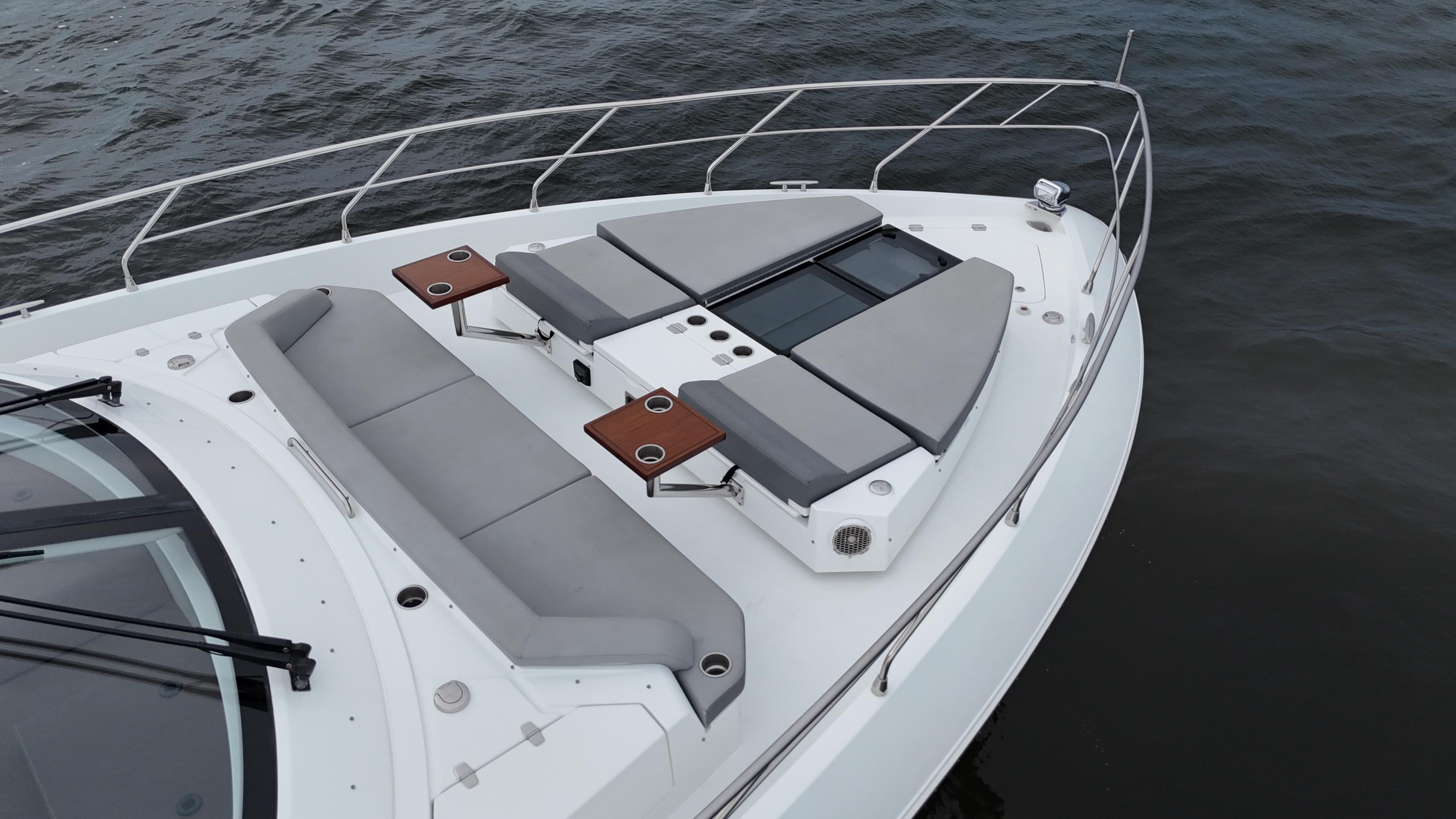 2021-cruisers-yachts-60-cantius-power-9764818-20250419070419978-1_XLARGE