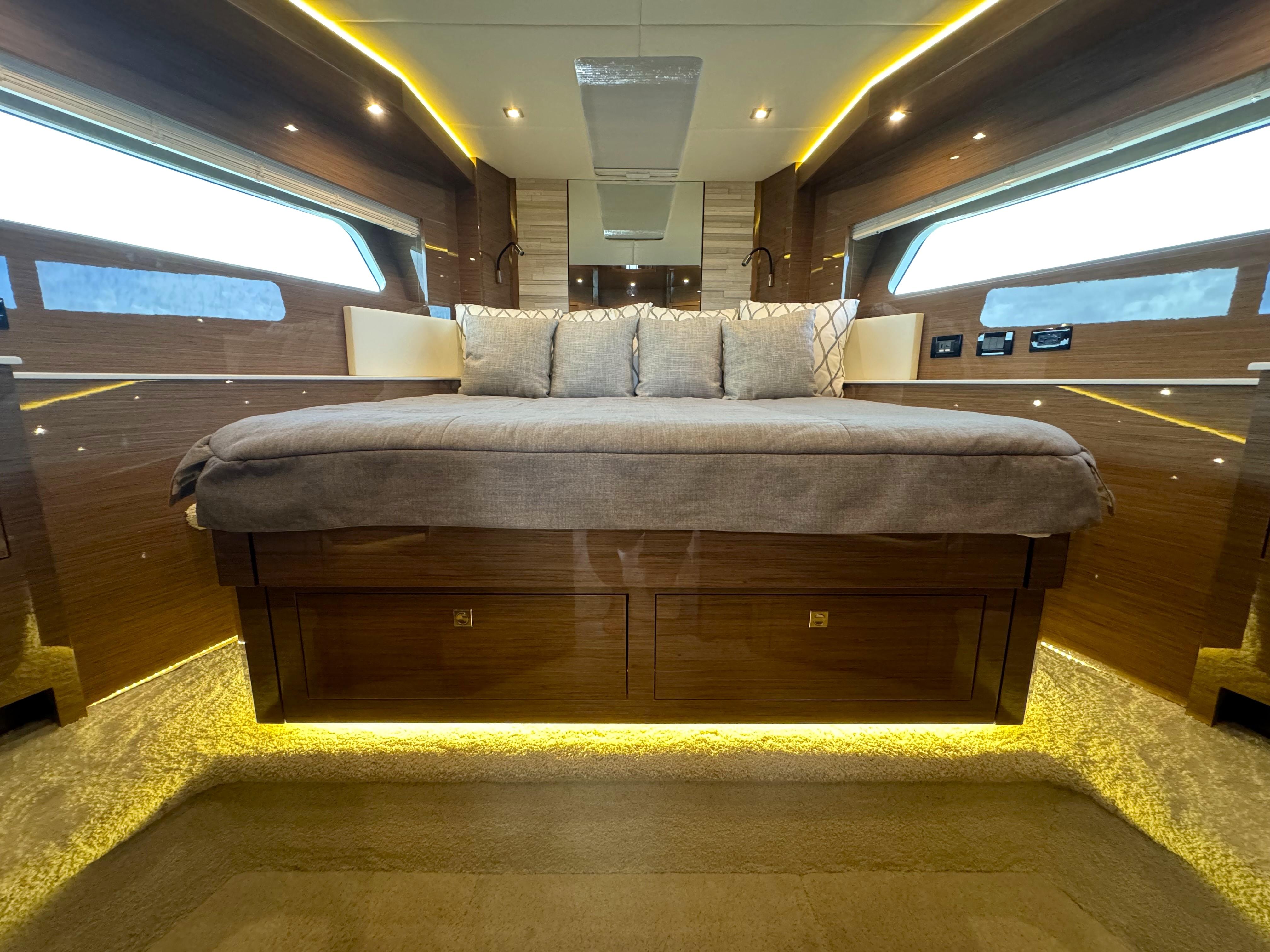 2021-cruisers-yachts-60-cantius-power-9764818-20250419073810599-1_XLARGE