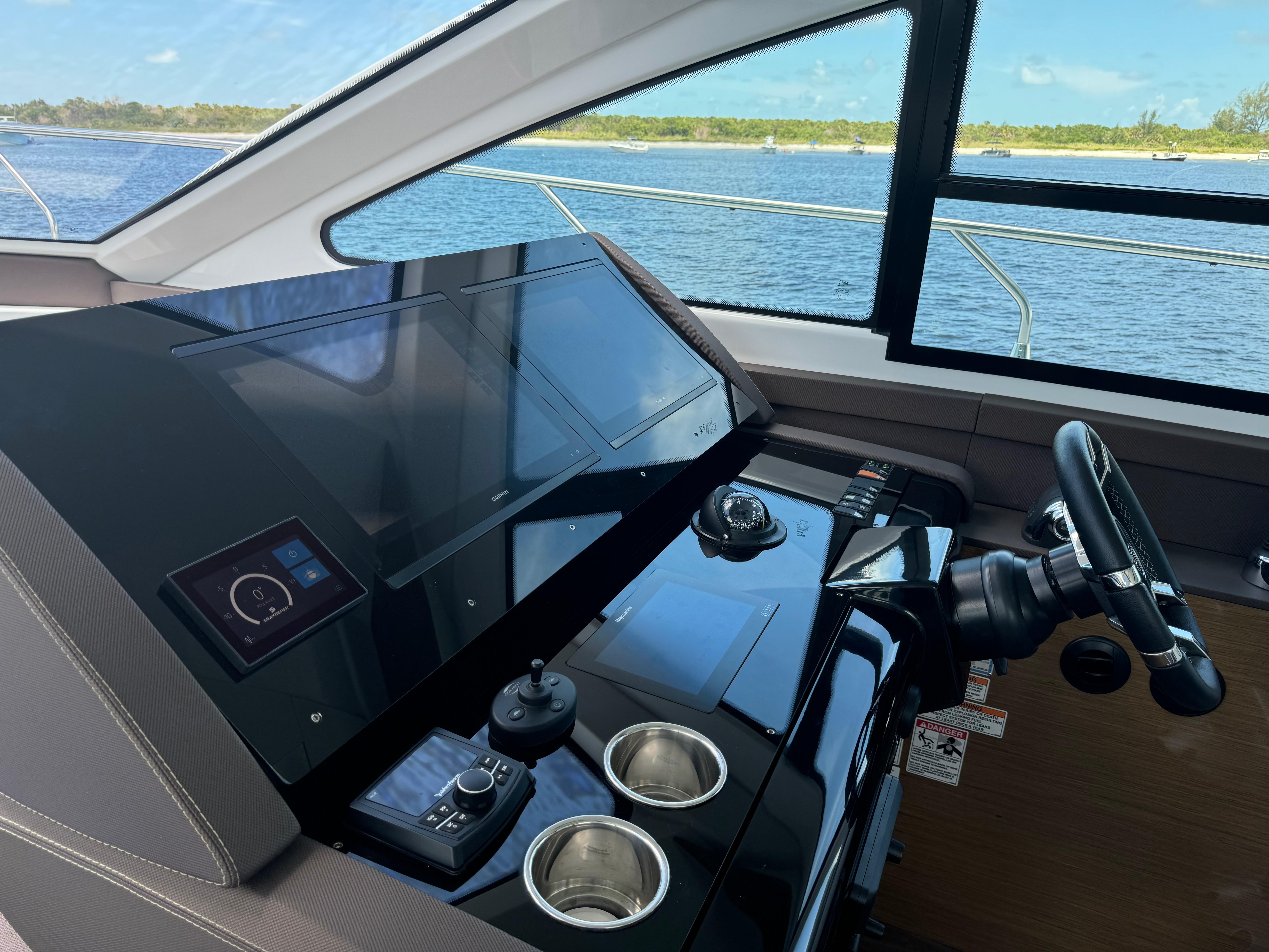 2021-cruisers-yachts-60-cantius-power-9764818-20250419073917958-1_XLARGE