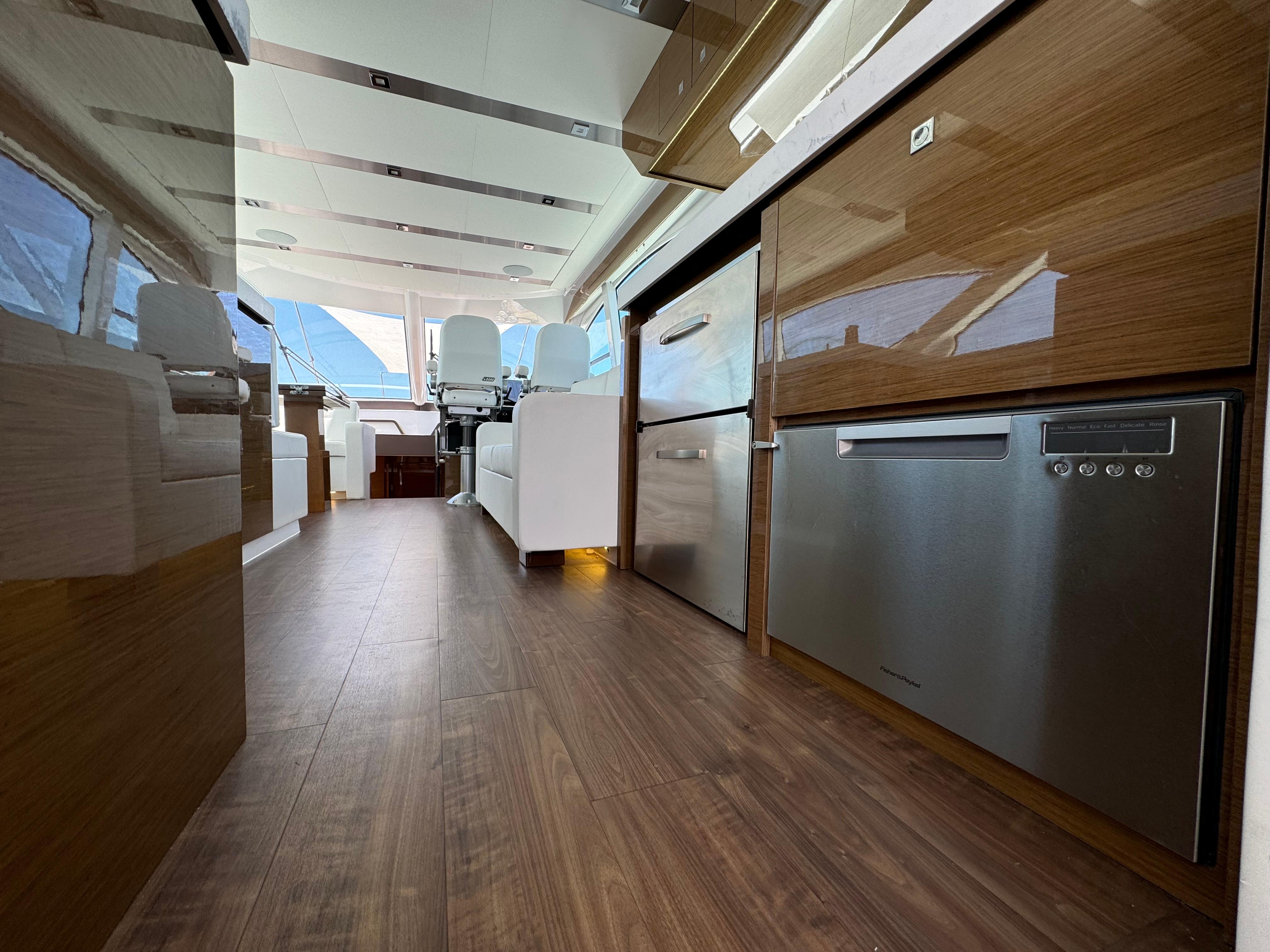 2021-cruisers-yachts-60-cantius-power-9764818-20250419073936897-1_XLARGE