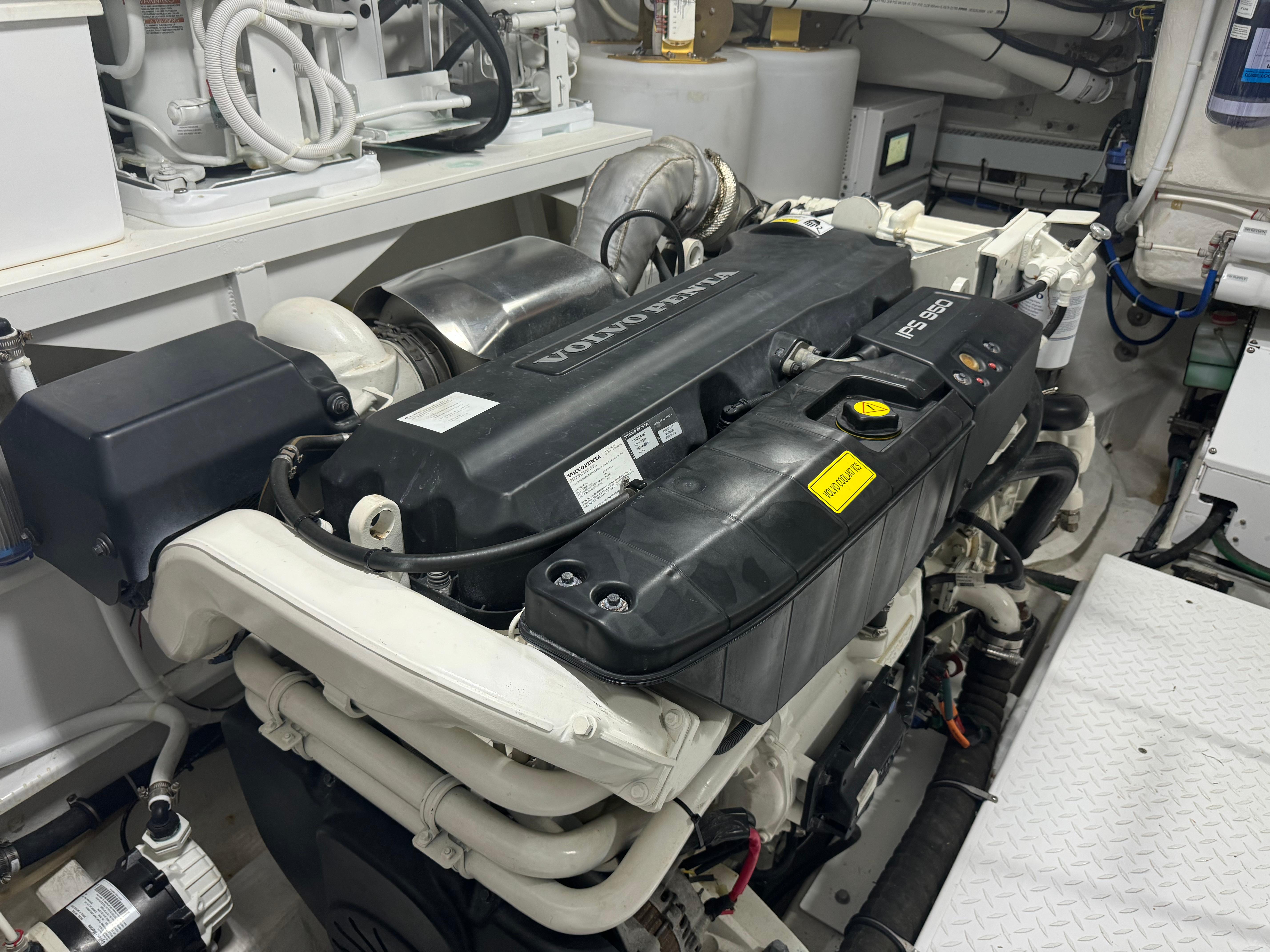 2021-cruisers-yachts-60-cantius-power-9764818-20250419074245594-1_XLARGE
