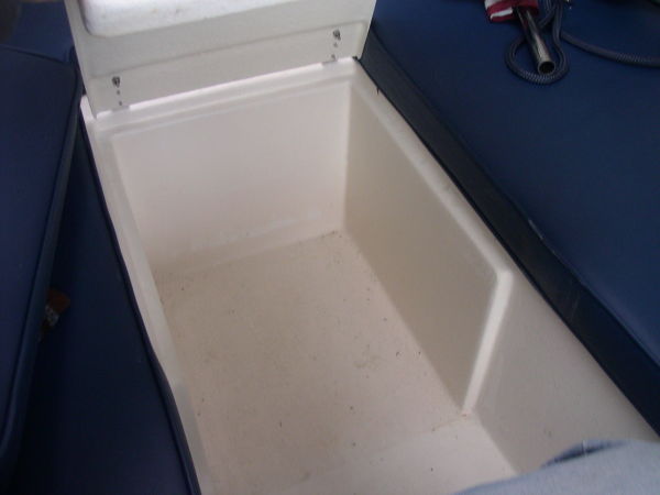 Porto-potti storage hatch