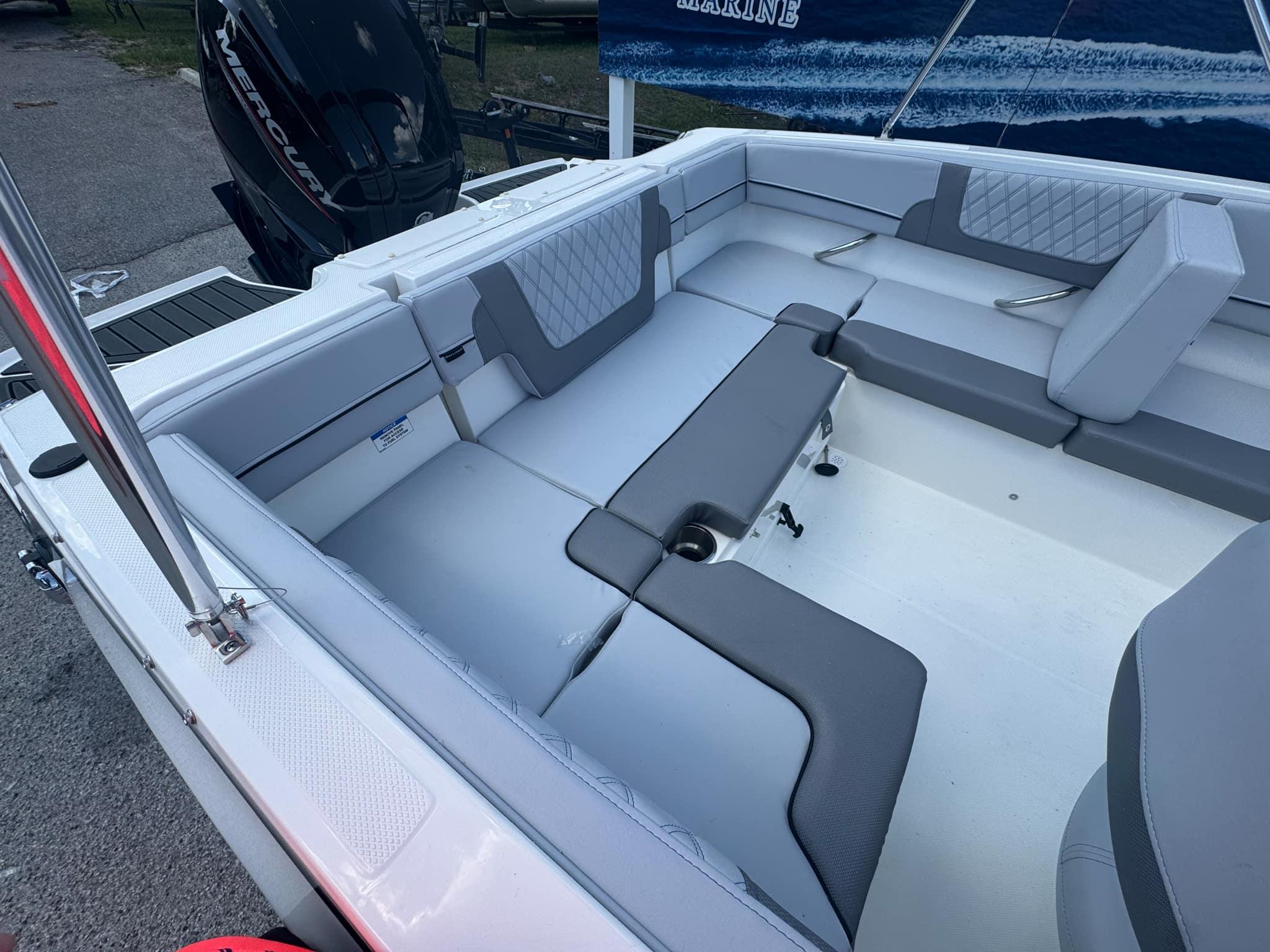 2025 Bayliner VR4 Bowrider OB-6