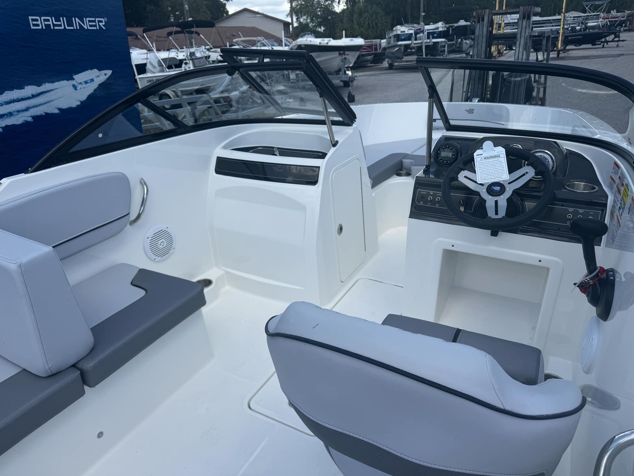 2025 Bayliner VR4 Bowrider OB-7