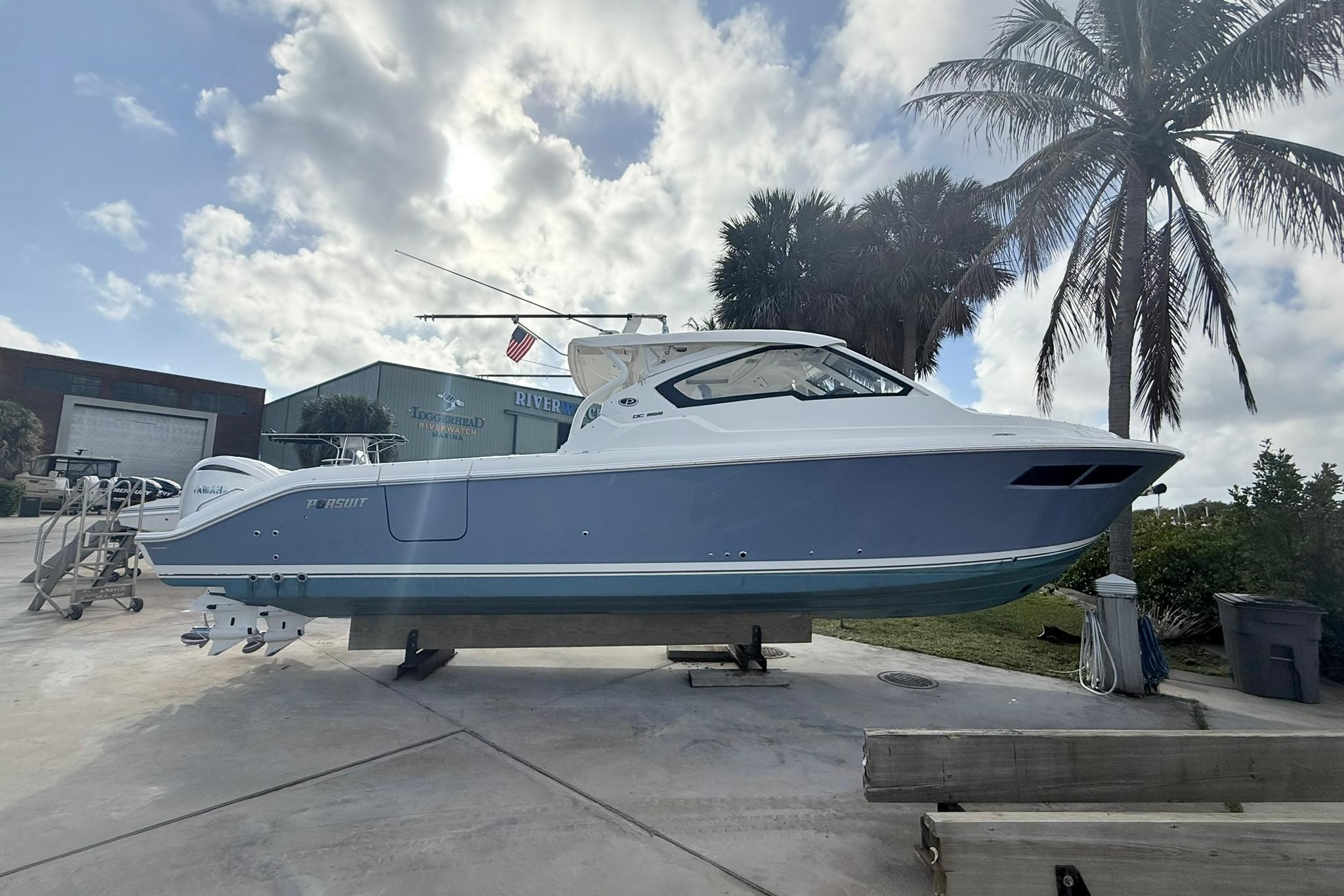 2022 Pursuit DC 365 Dual Console