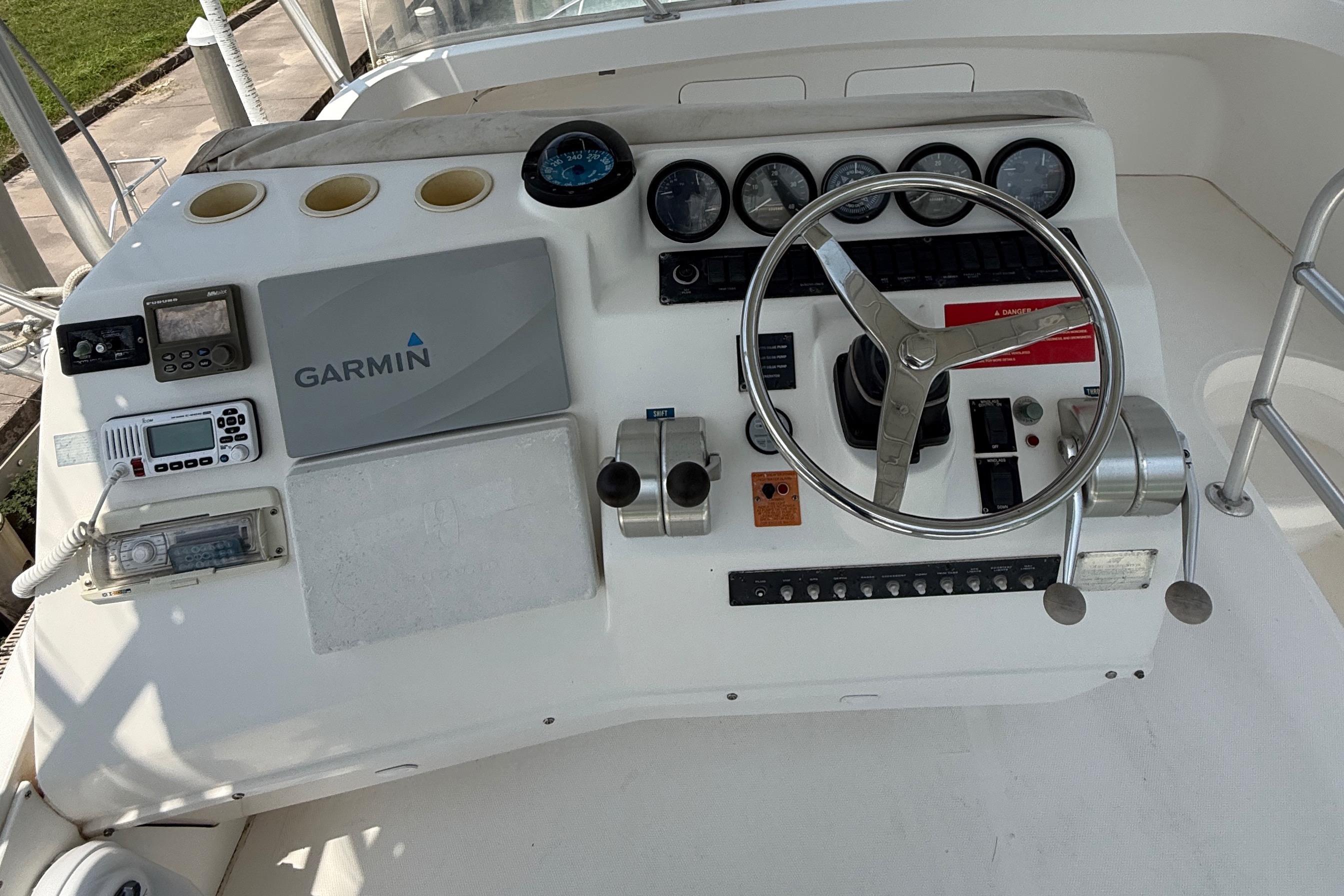 2004-luhrs-36-convertible-power-9814826-20250525152713307-1_XLARGE