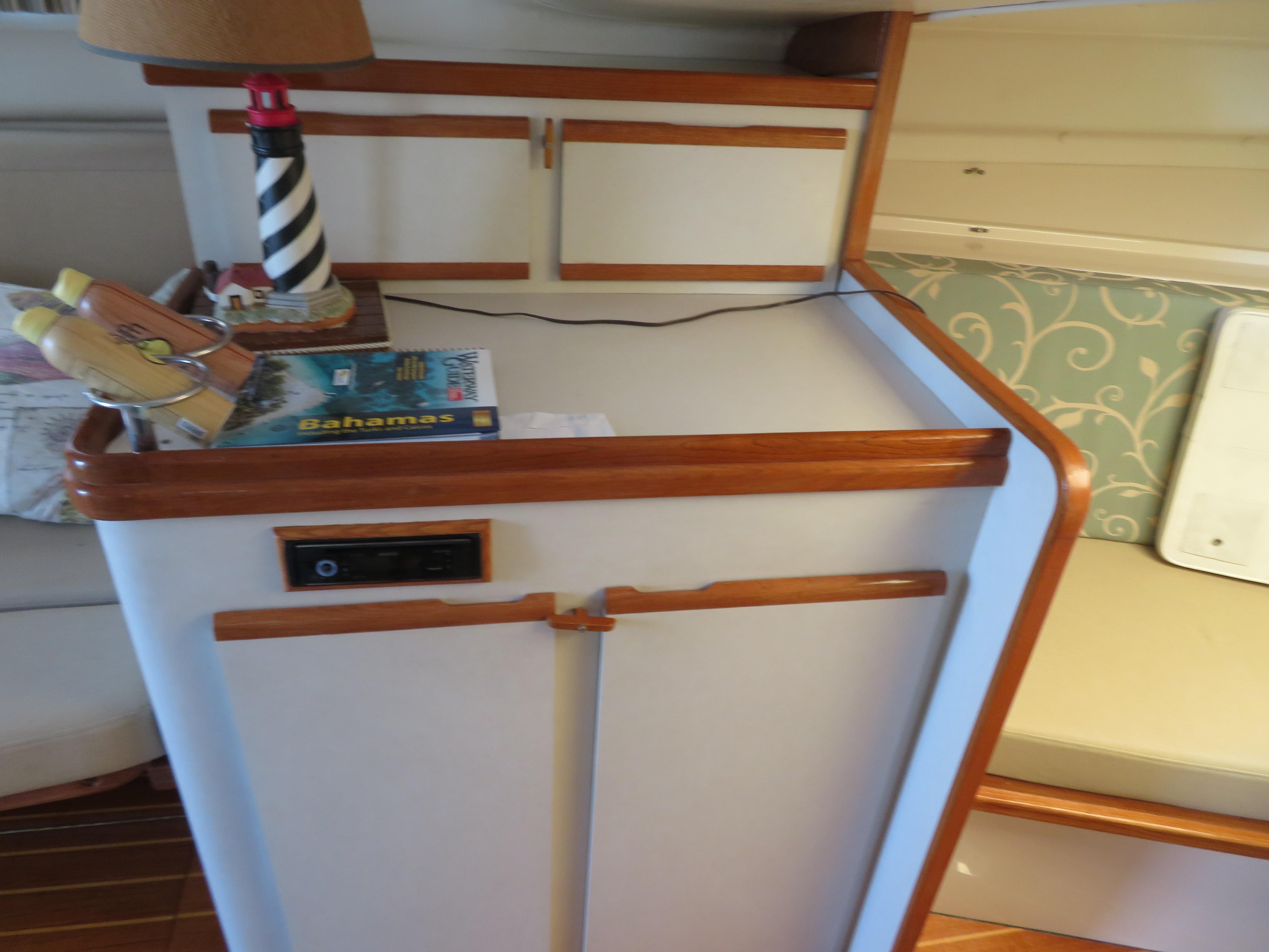 Blackfin 33 Plumb Crazy -  Cabin, Storage