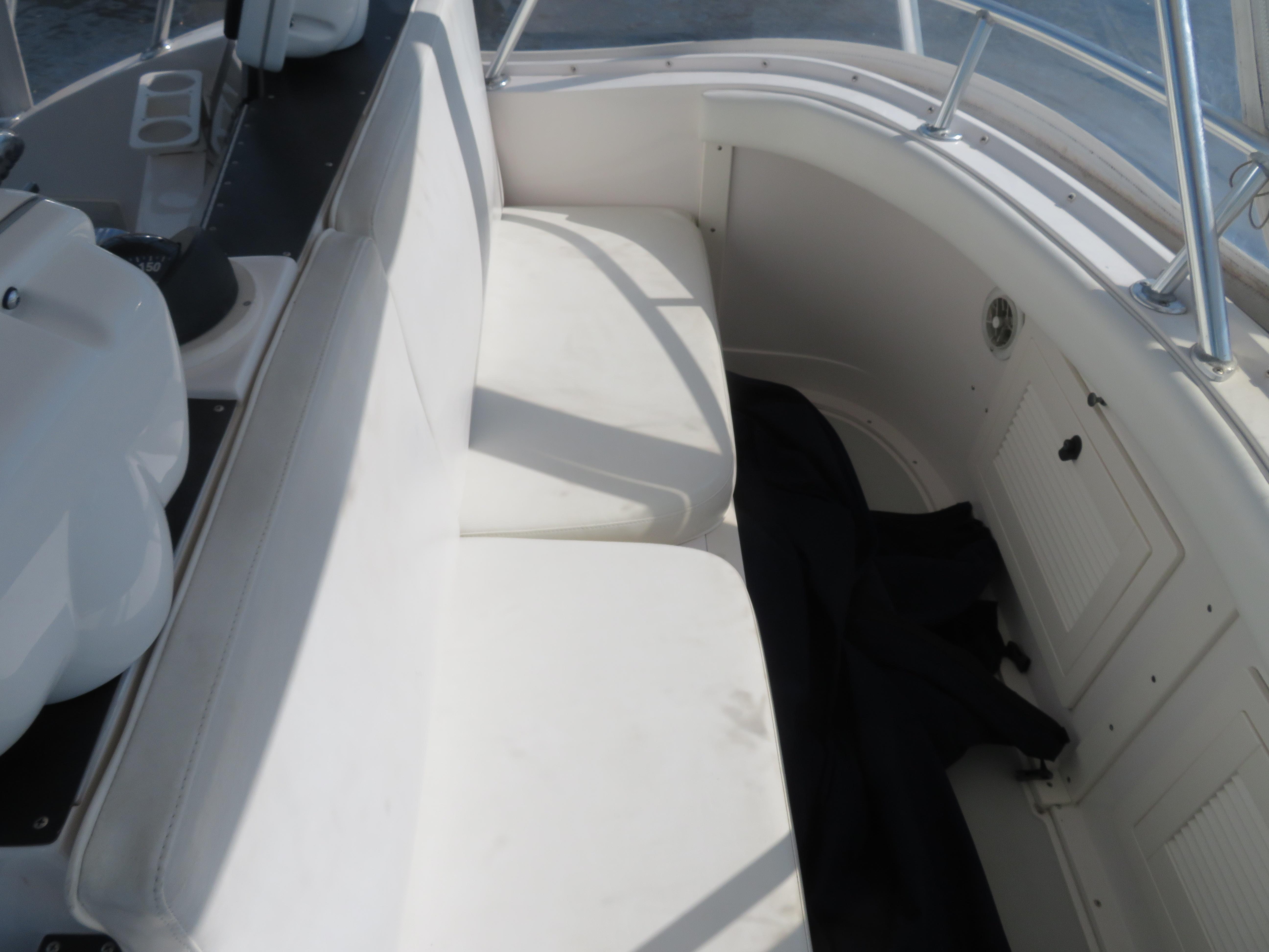 Blackfin 33 Plumb Crazy - Flybridge Seating