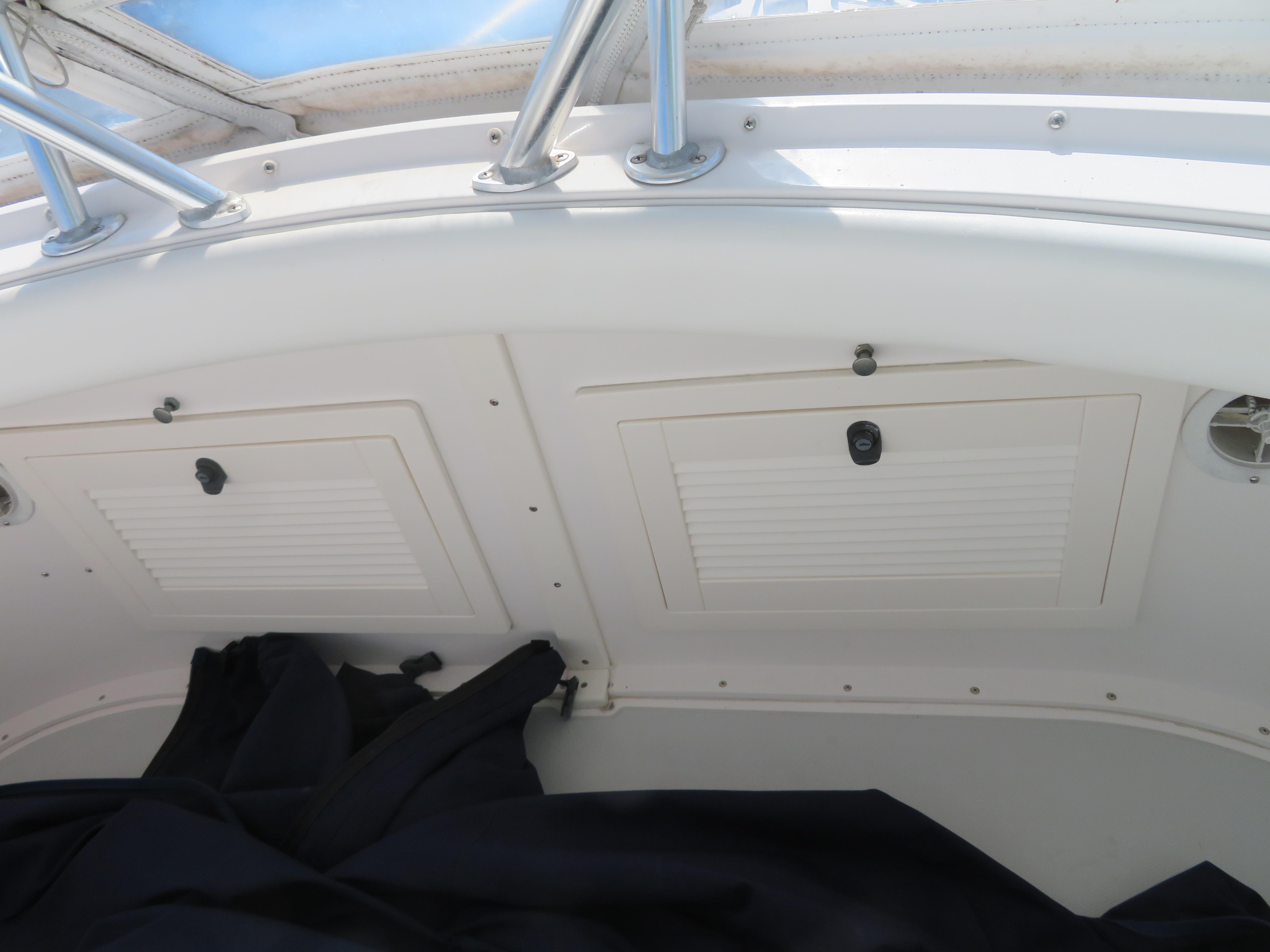 Blackfin 33 Plumb Crazy - Flybridge Storage