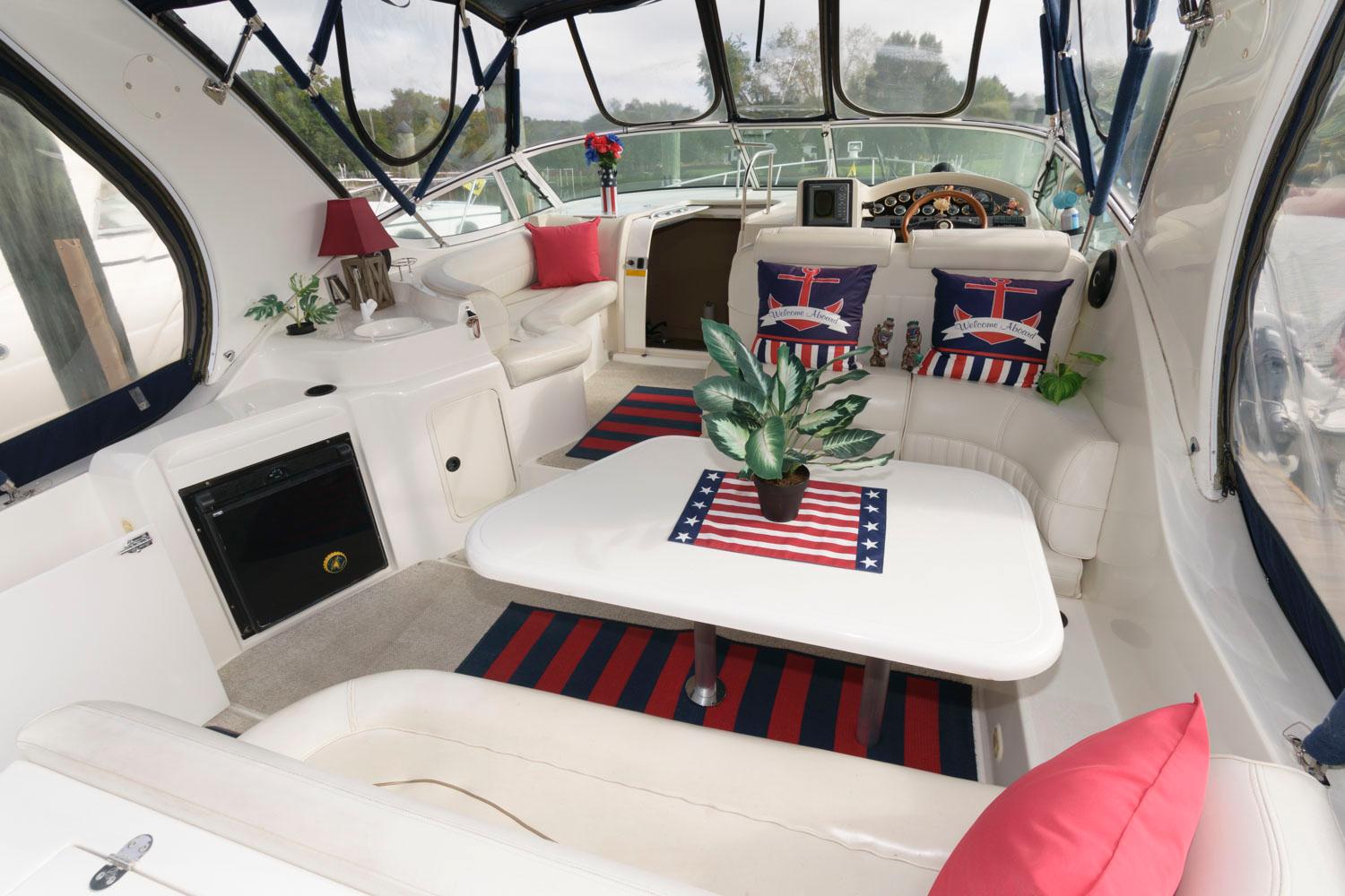 M 8250 RD Knot 10 Yacht Sales