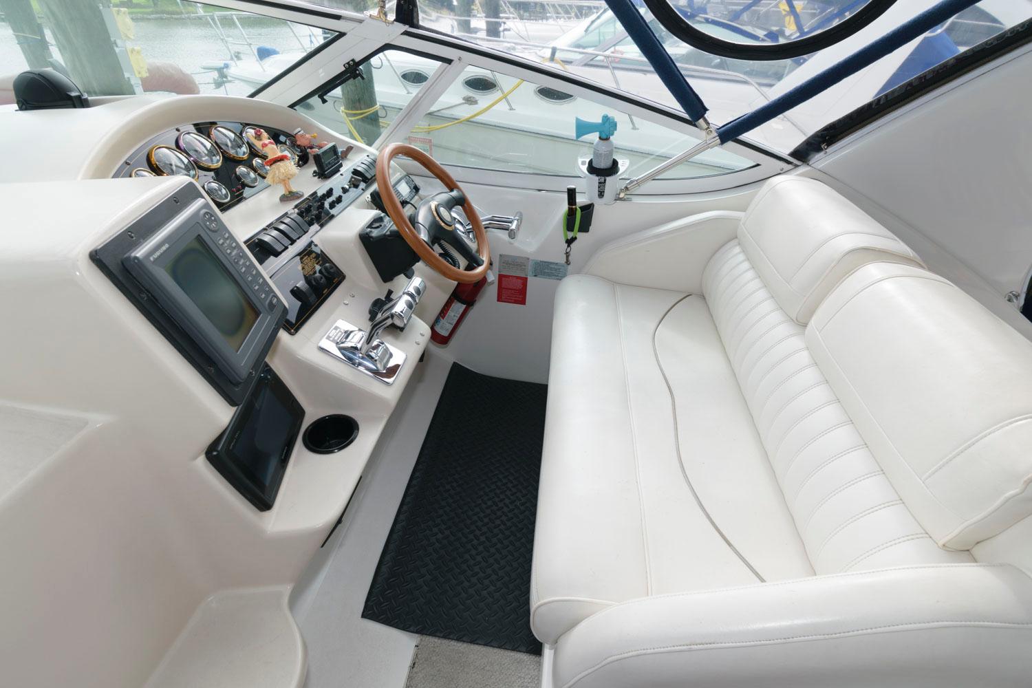 M 8250 RD Knot 10 Yacht Sales