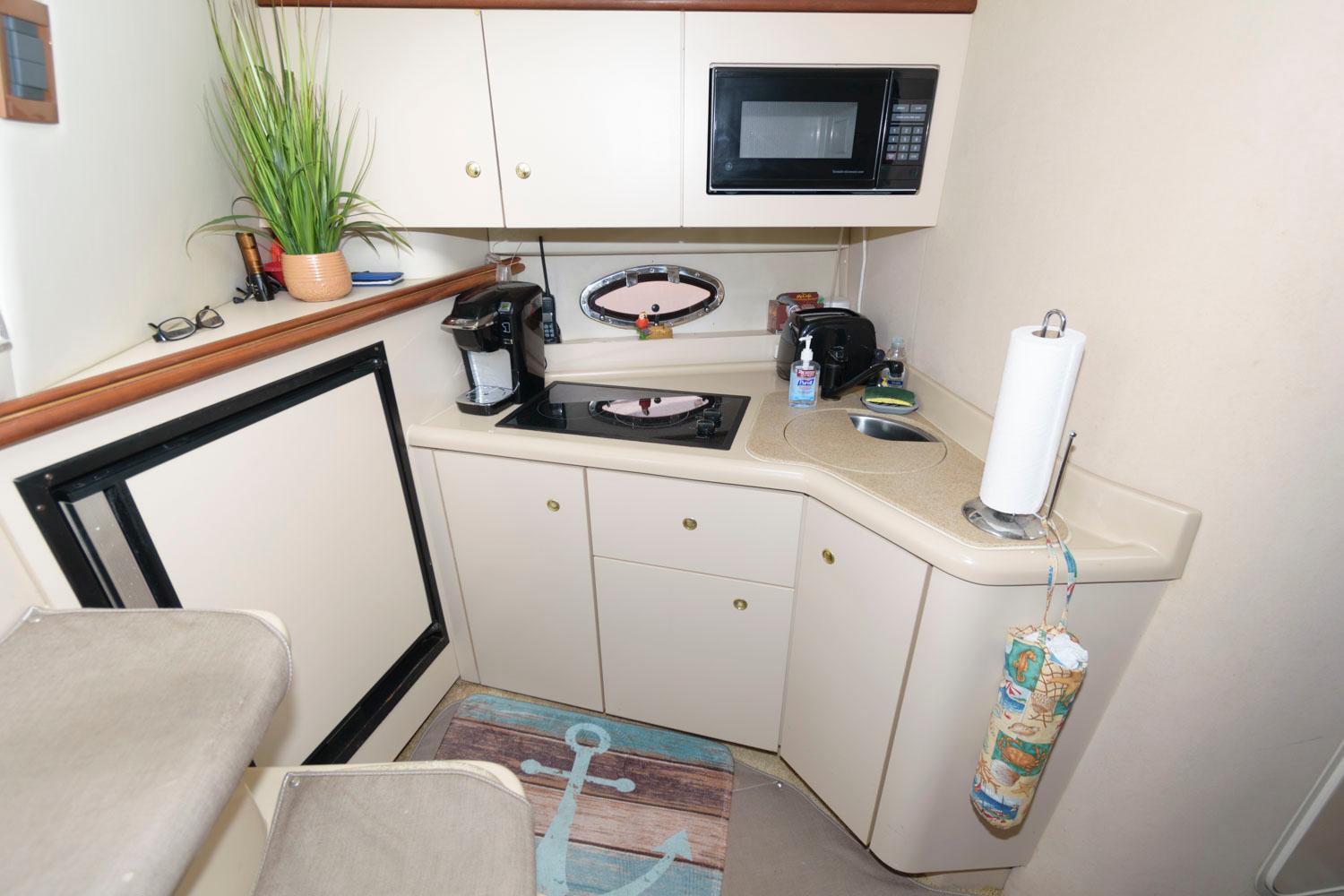 M 8250 RD Knot 10 Yacht Sales