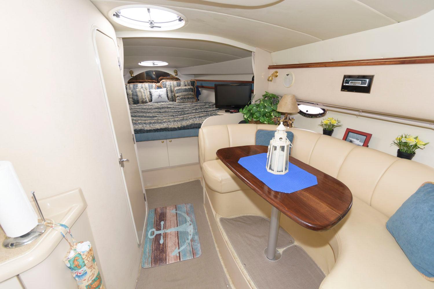 M 8250 RD Knot 10 Yacht Sales