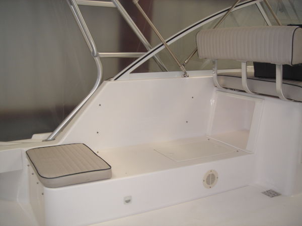 Helm Lounge Seat 2