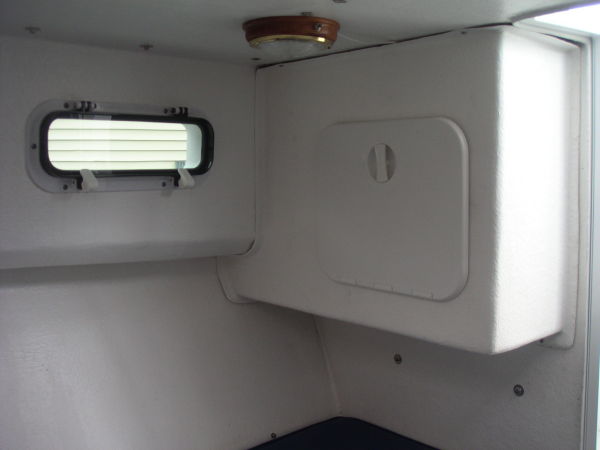 Starboard side of V-berth