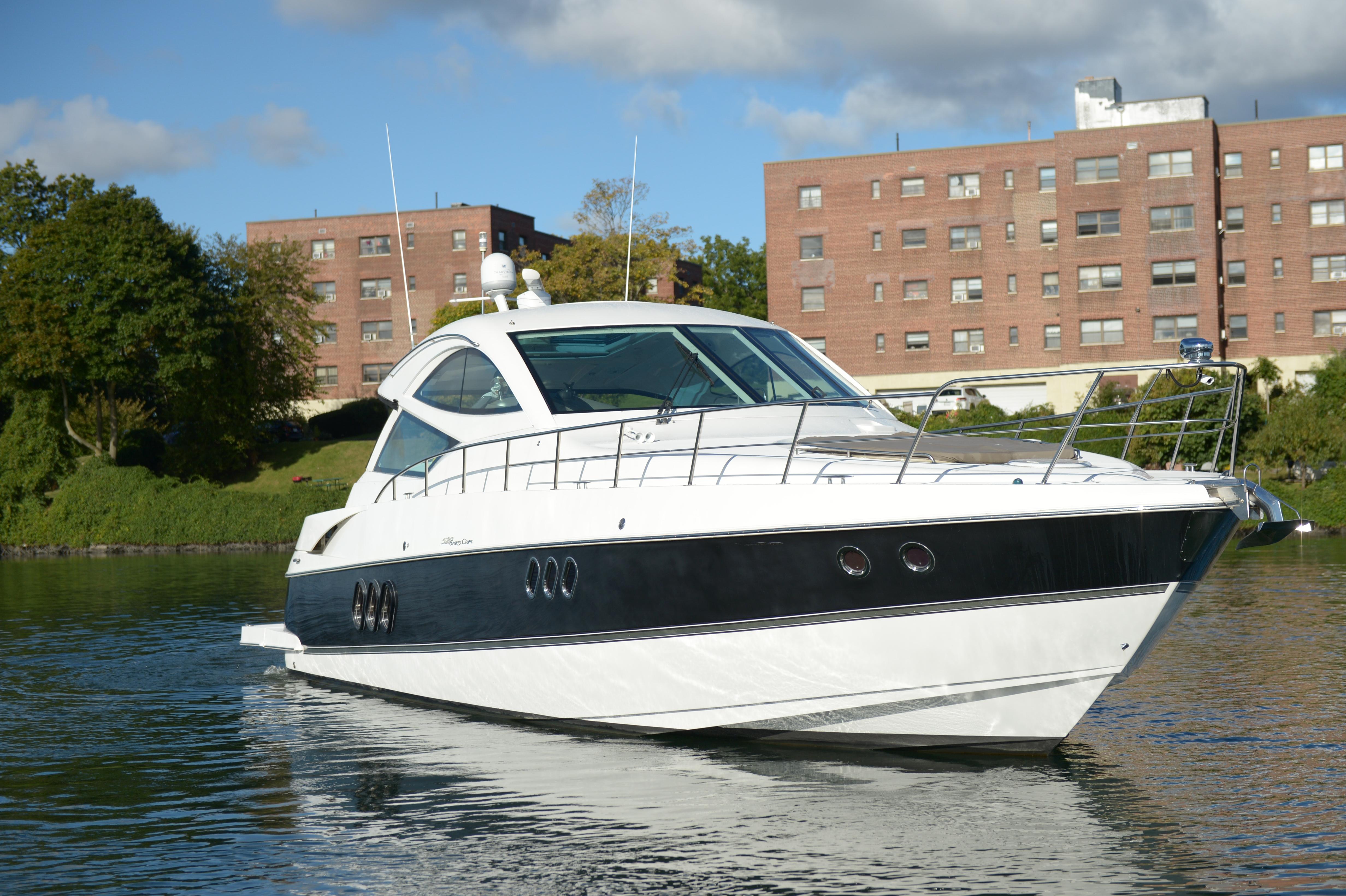 2009 Cruisers Yachts | 520 Sports Coupe