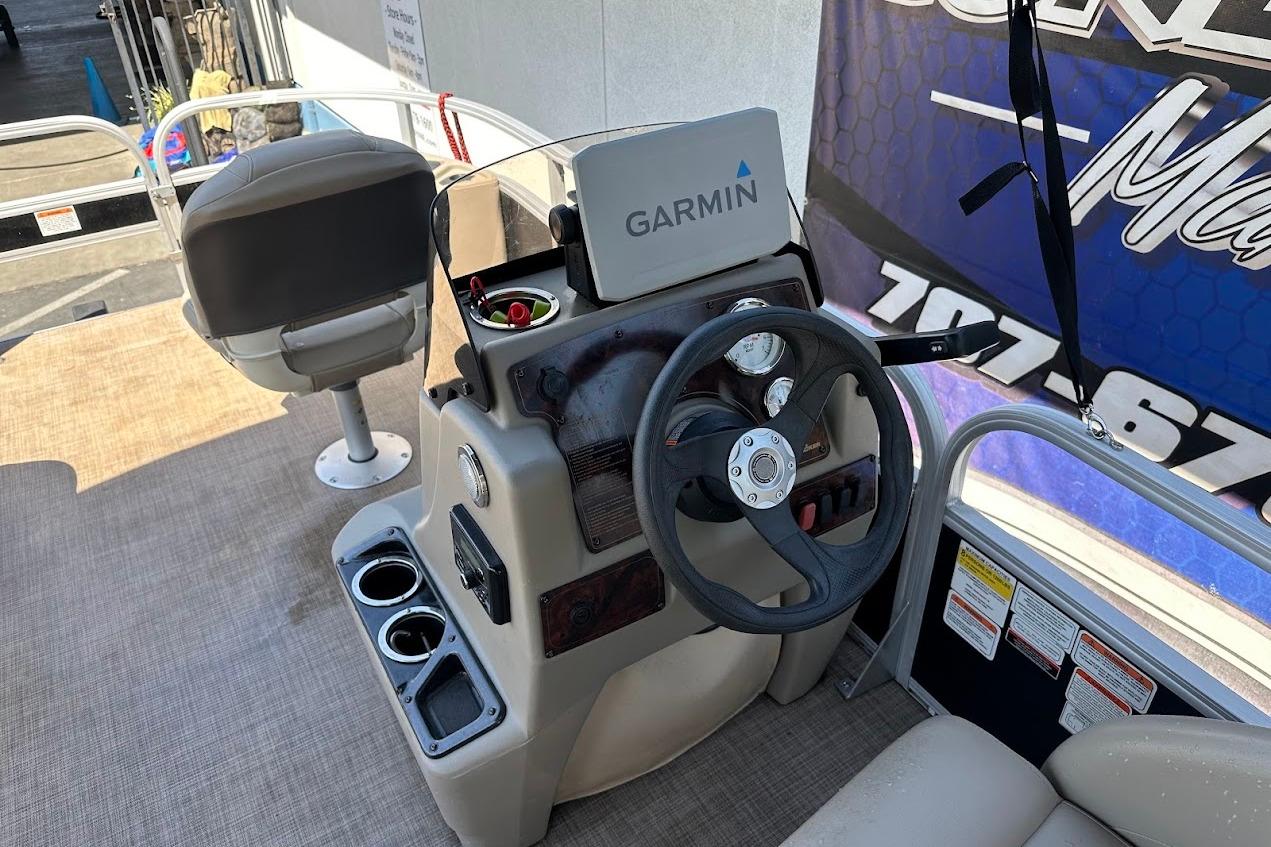 2022 Sun Tracker Bass Buggy 18 DLX boat console with Garmin navigation system.