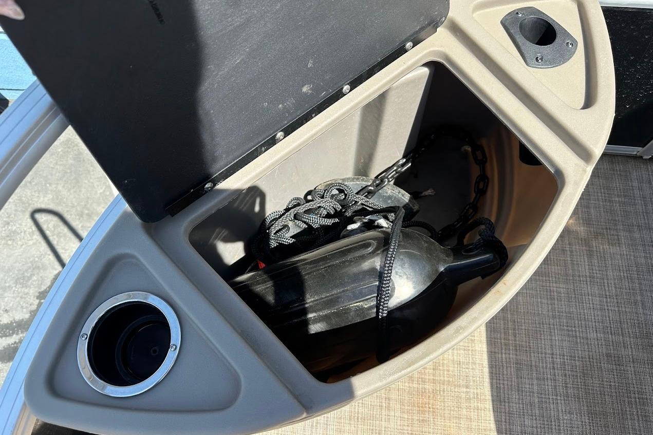 Storage compartment on 2022 Sun Tracker Bass Buggy 18 DLX with boat fender and chain.