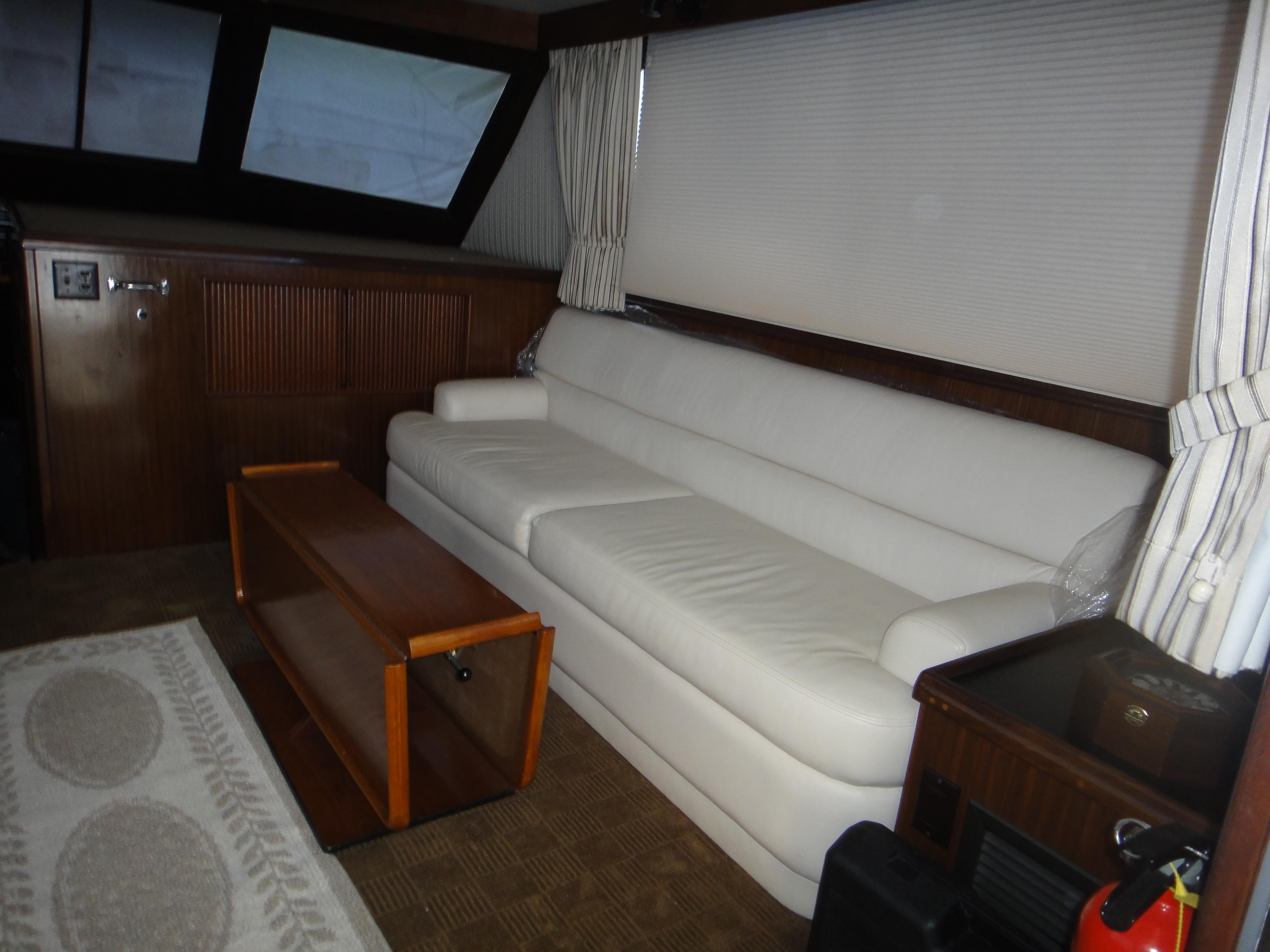 43 ft Hatteras 43 Convertible Salon Starboard