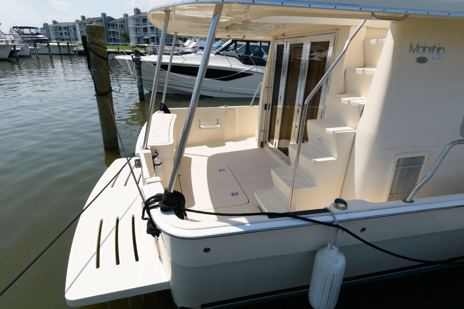 M 7023 RD Knot 10 Yacht Sales