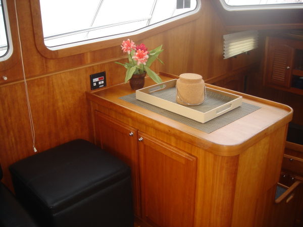 Breakfast Bar/Navigation Table