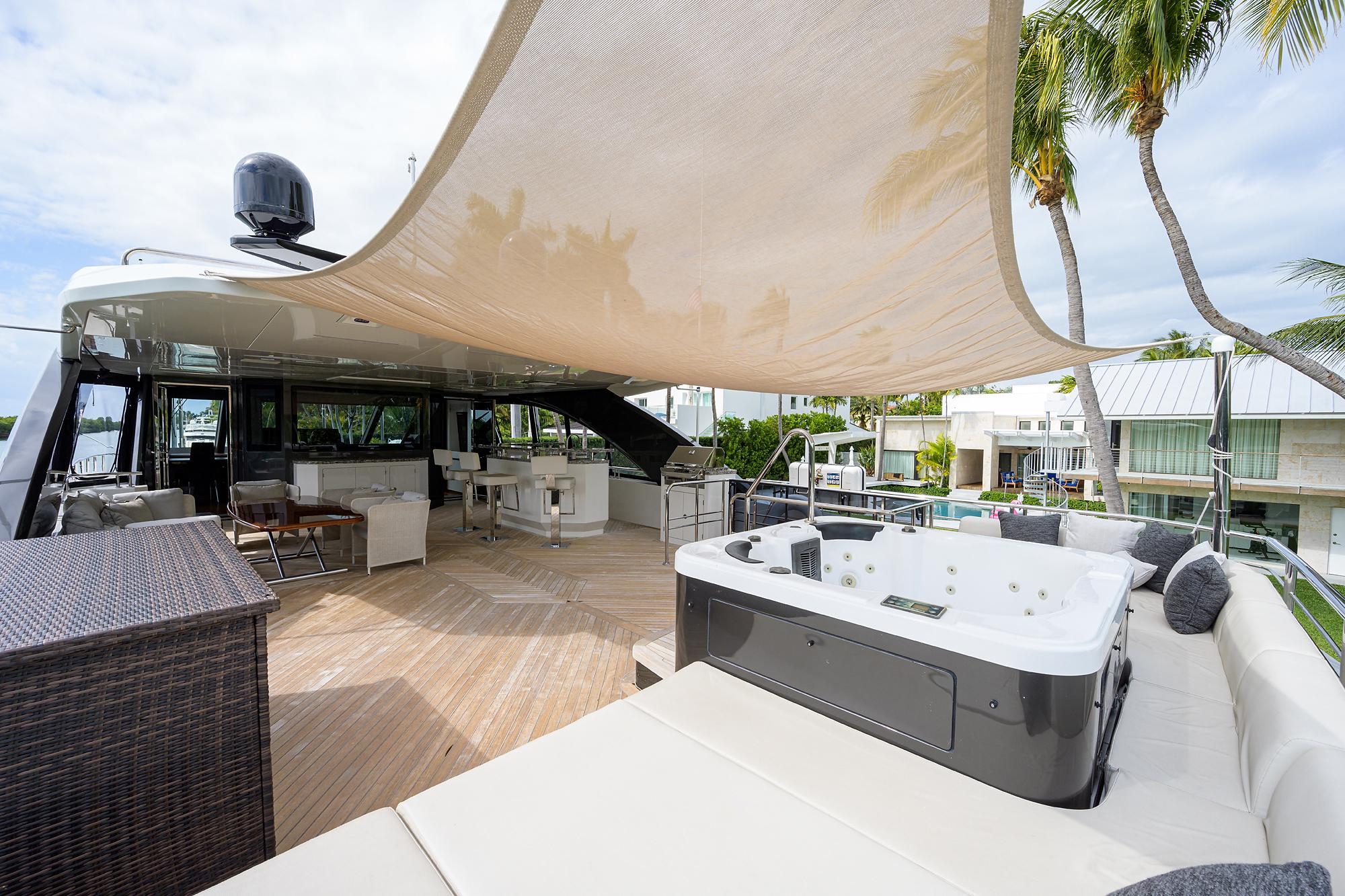 Ocean Alexander 90 Luna - Aft Deck