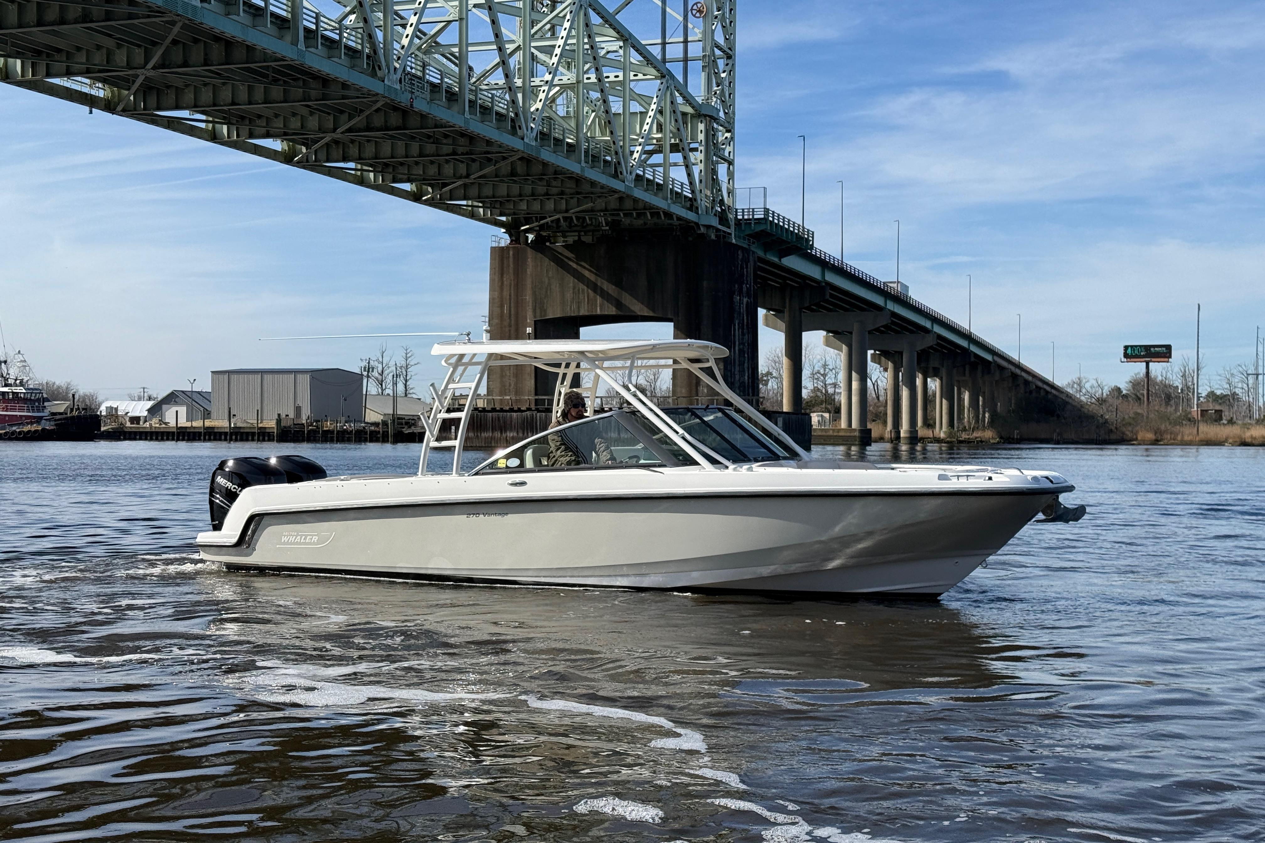 2014 Boston Whaler 270 Vantage