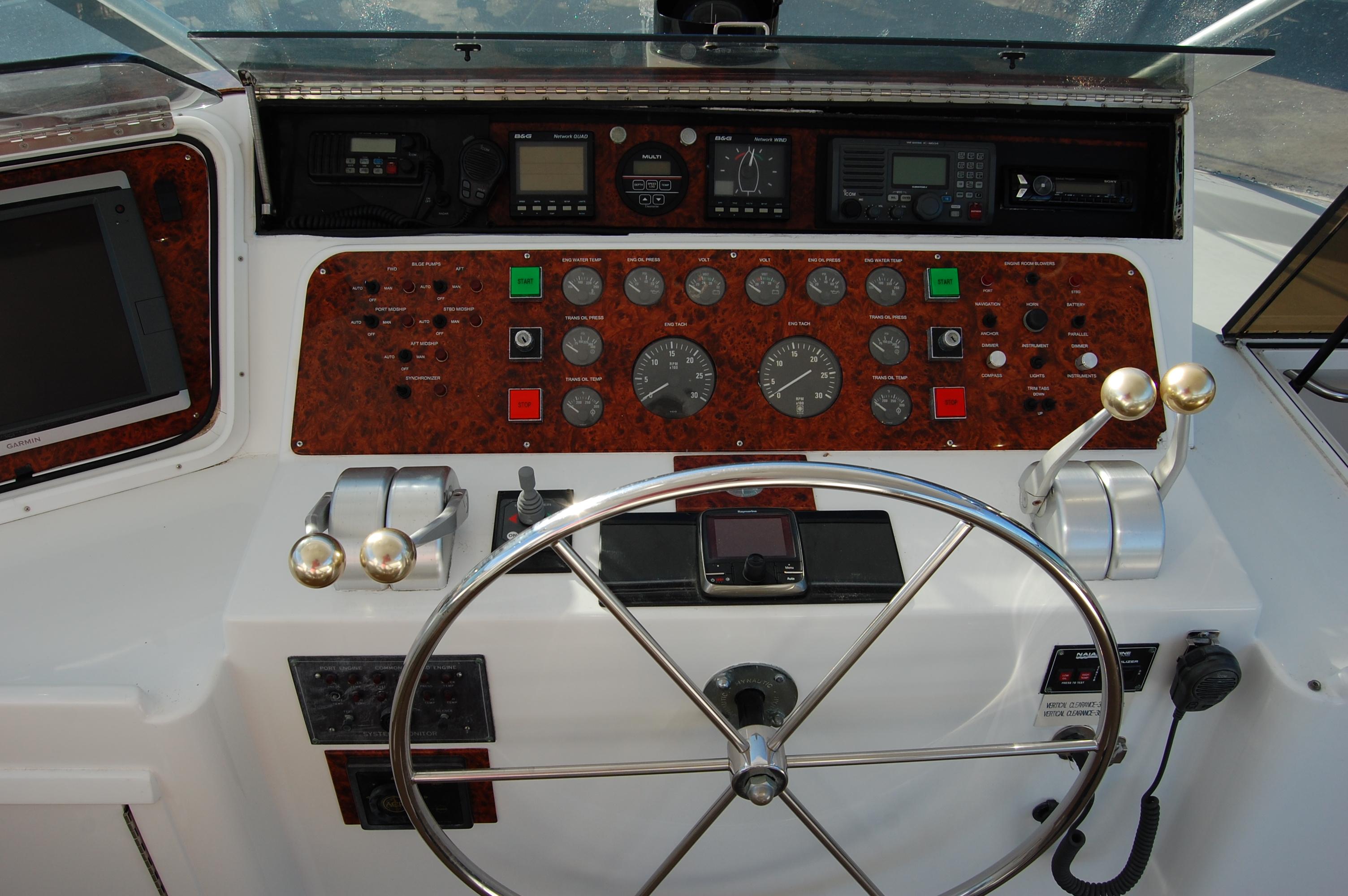 1990 Hatteras 78 Cockpit Motor Yacht | Yachts360