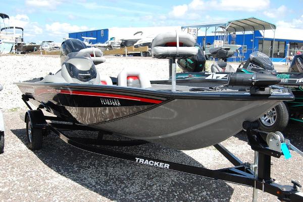 2016 Tracker Boats boat for sale, model of the boat is Pro Team™ 195 TXW & Image # 1 of 10