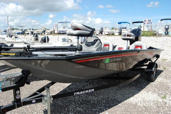 2016 Tracker Boats boat for sale, model of the boat is Pro Team™ 195 TXW & Image # 2 of 10