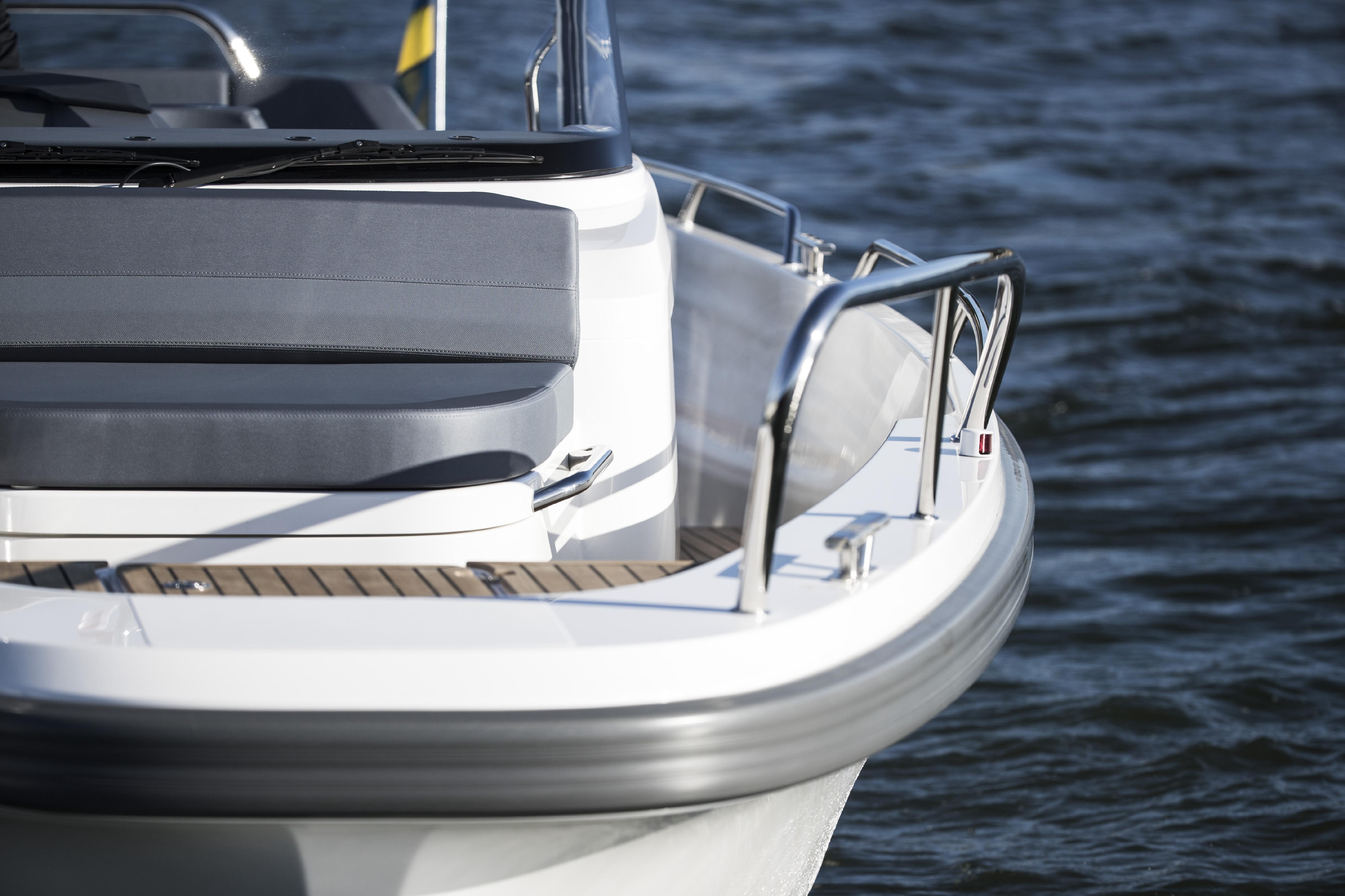 Nimbus-T9 2023-ANN #121 MD-US-2023 Nimbus T9 #121 Twin Engine boat on water, featuring sleek design and comfortable seating.-9024384 | Thumbnail