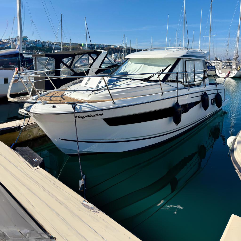 2022 Jeanneau Merry Fisher 895 Offshore boat docked in a marina.