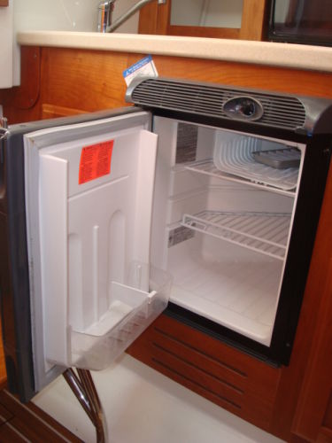 AC/DC Refrigerator