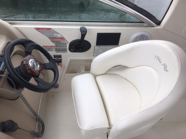 2004 Sea Ray boat for sale, model of the boat is 260 Sundancer & Image # 33 of 41