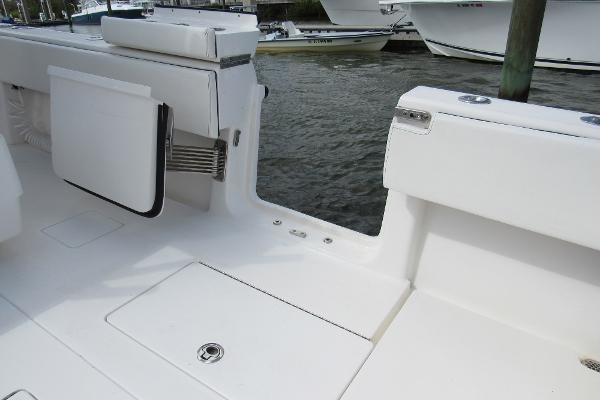 39' Contender, Listing Number 100913971, - Photo No. 50