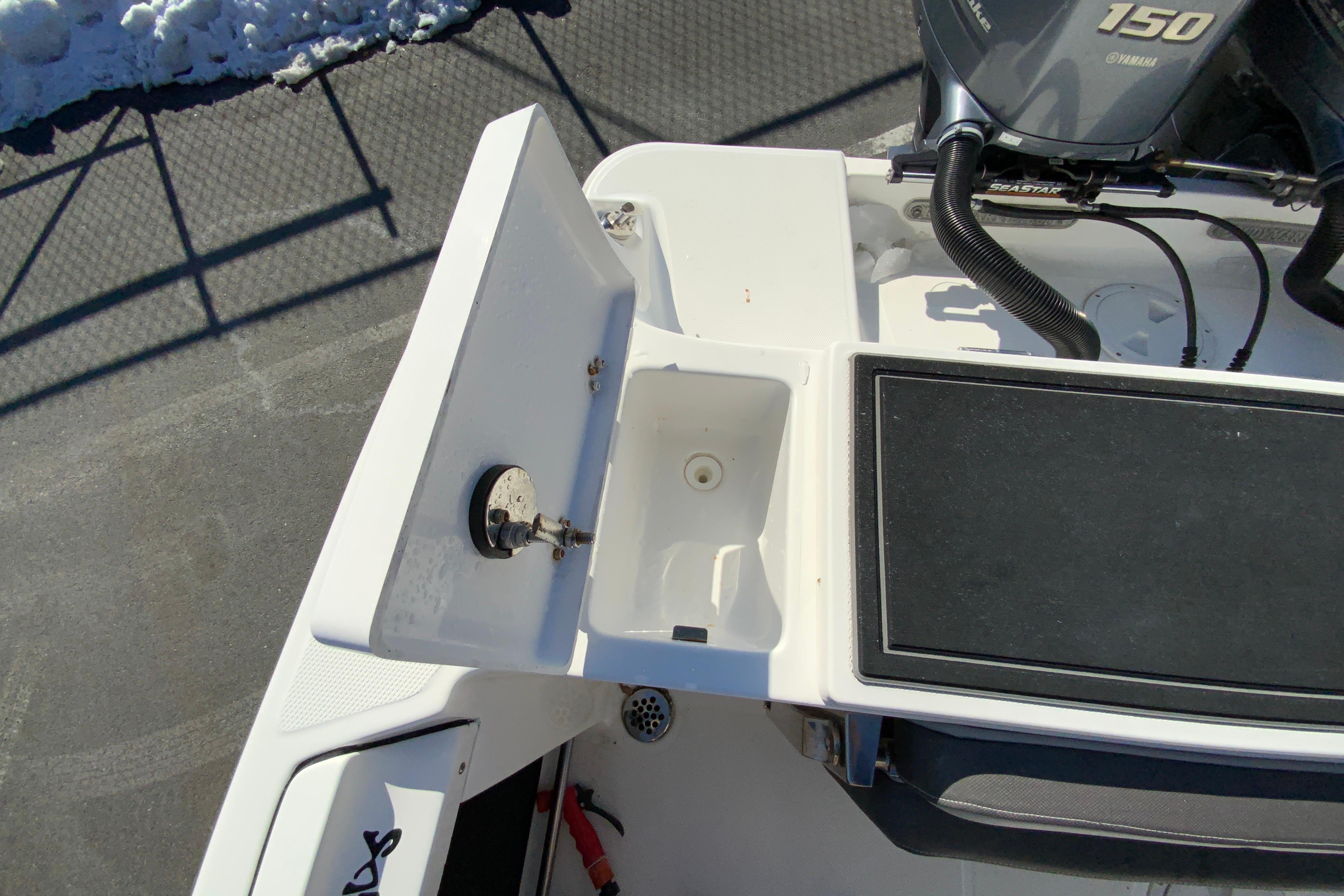 2020 Aquasport 2500 Center Console-17