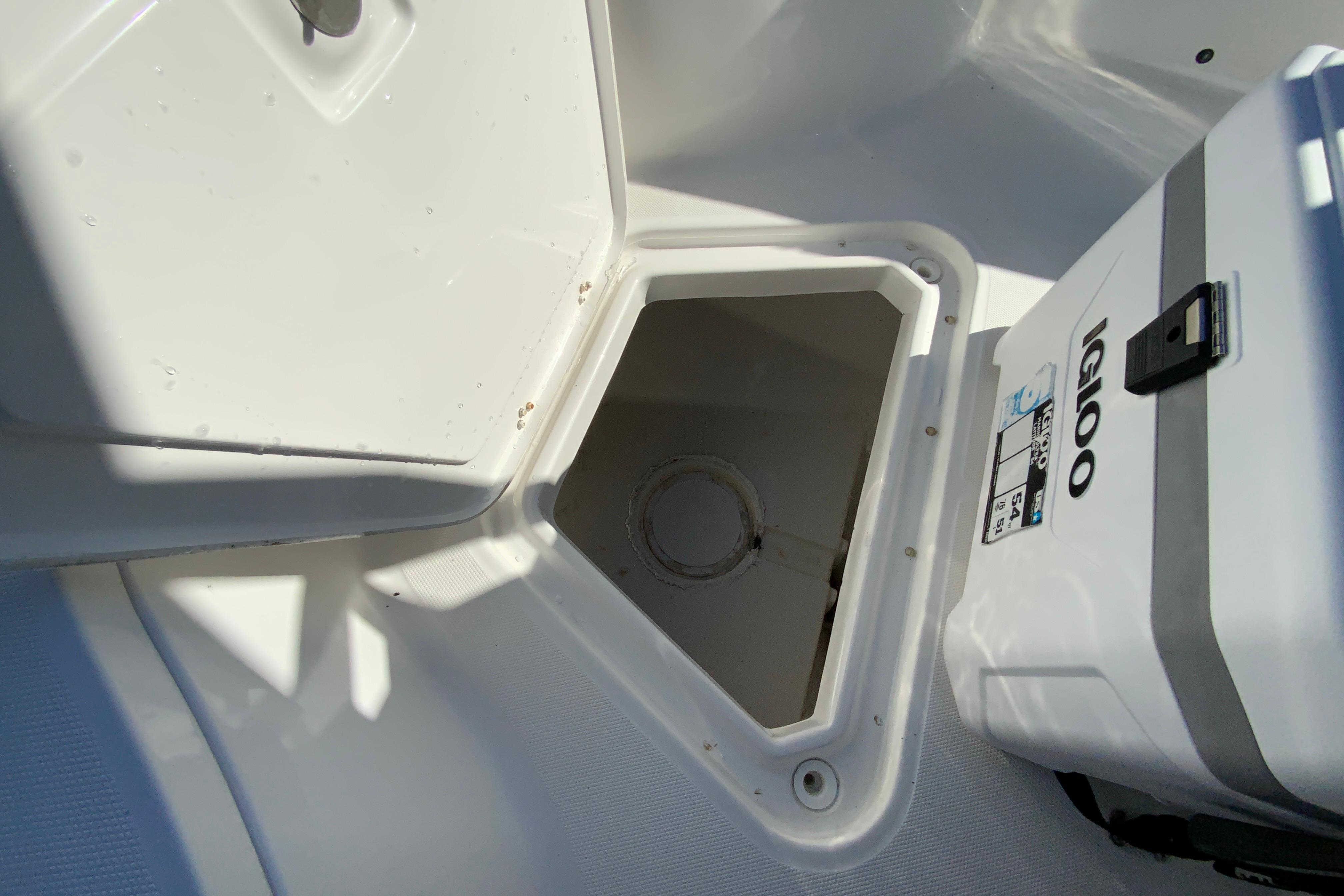 2020 Aquasport 2500 Center Console-32