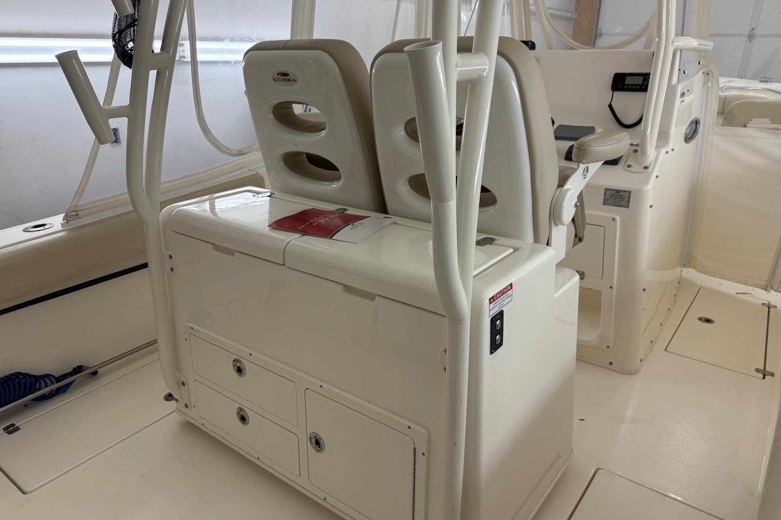 M 10521 JP Knot 10 Yacht Sales M 10521 JP Knot 10 Yacht Sales