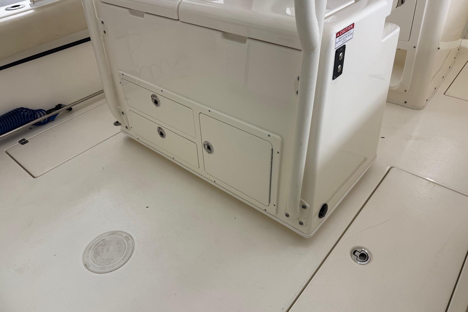 M 10521 JP Knot 10 Yacht Sales M 10521 JP Knot 10 Yacht Sales