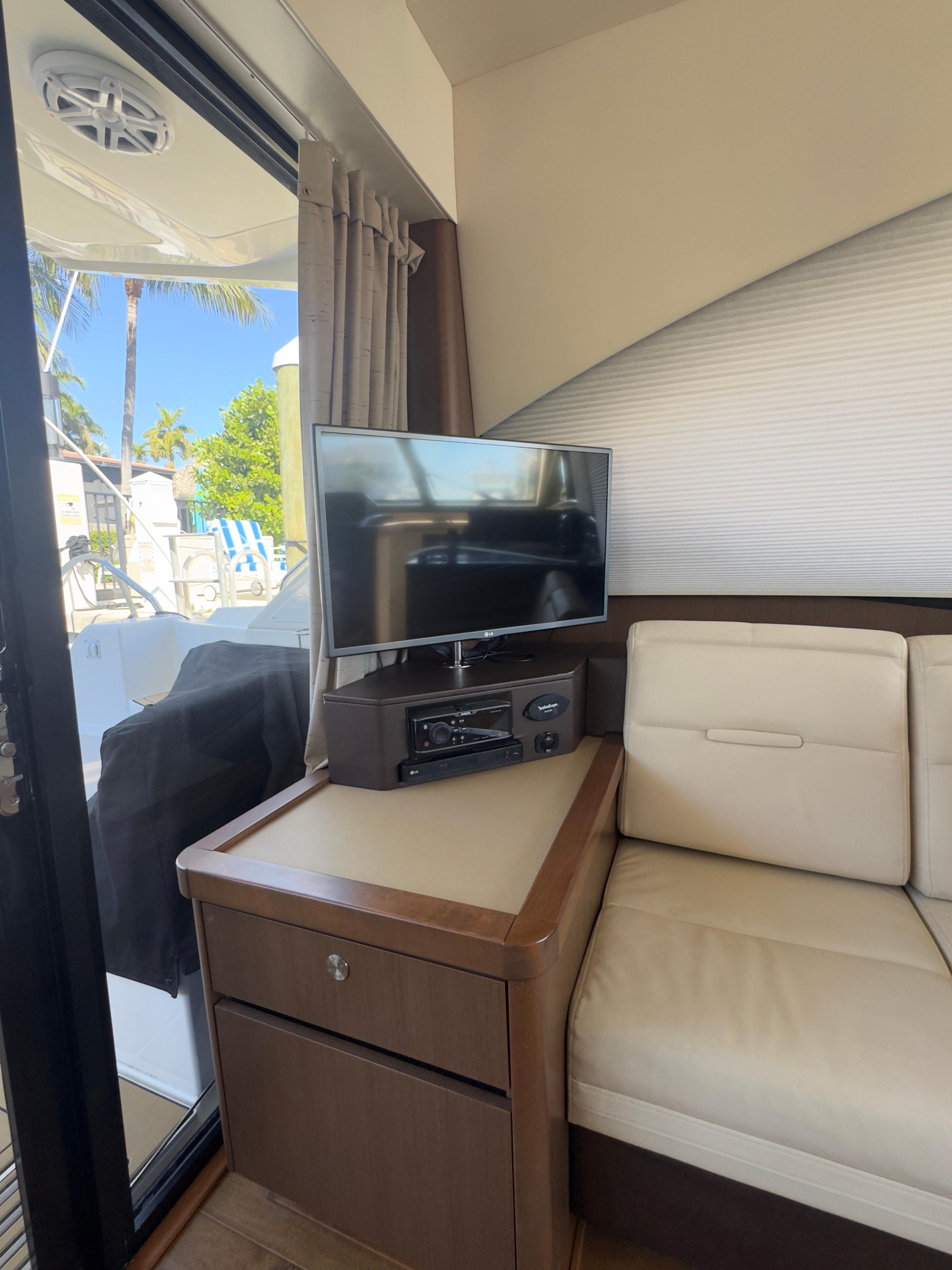 2016-sea-ray-400-sundancer-power-9694949-20250312102439285-1_XLARGE