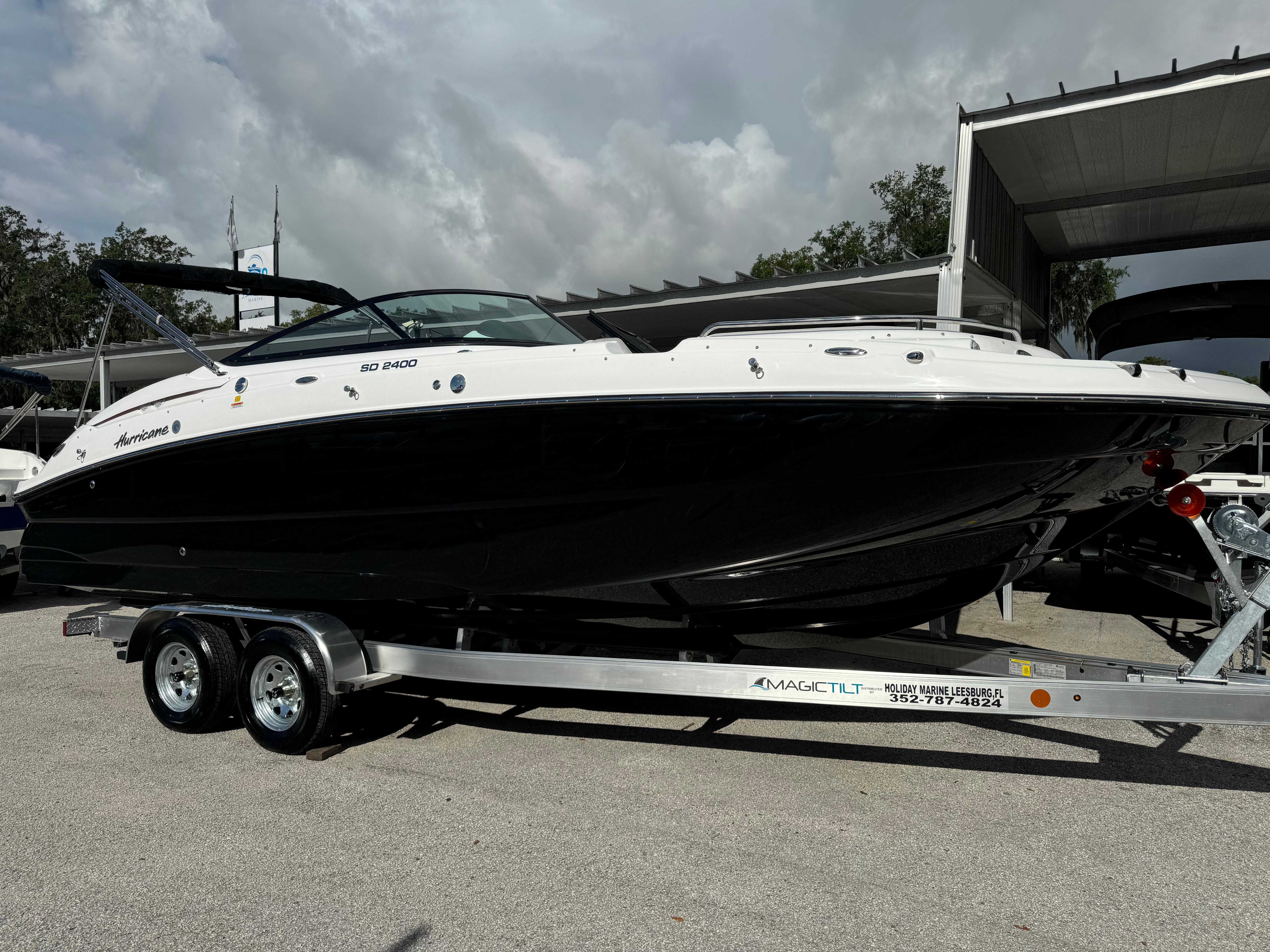 2024 Hurricane SunDeck 2400 OB