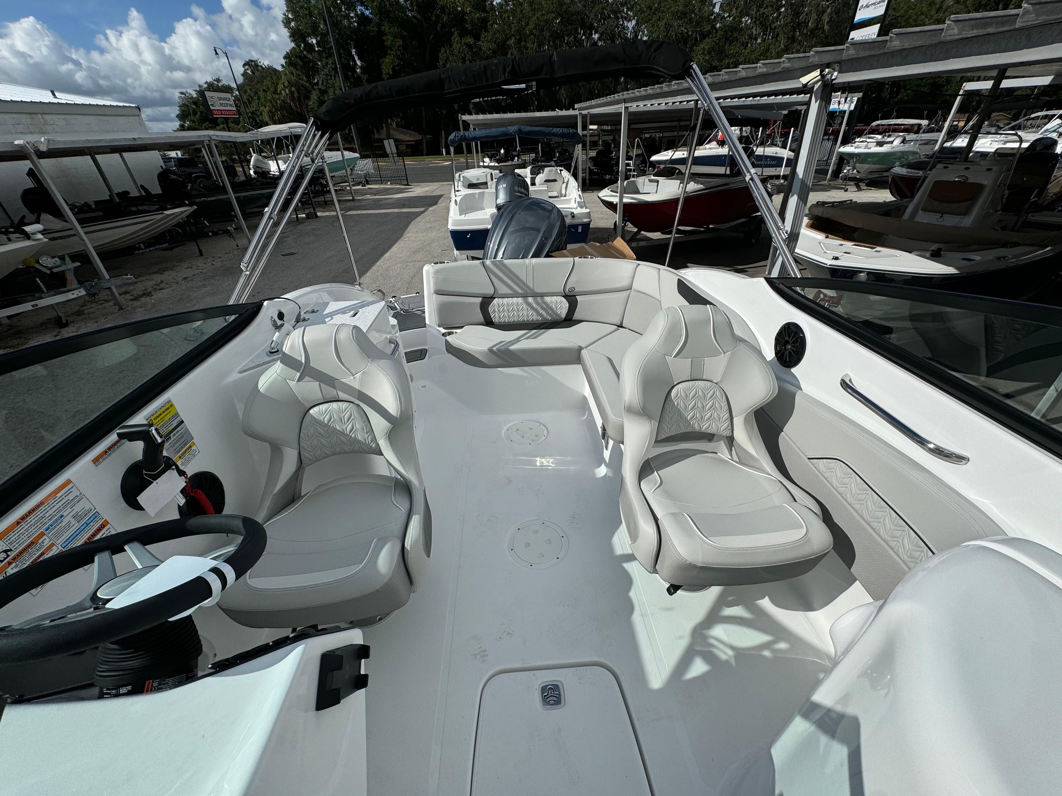 2024 Hurricane SunDeck 2400 OB-13