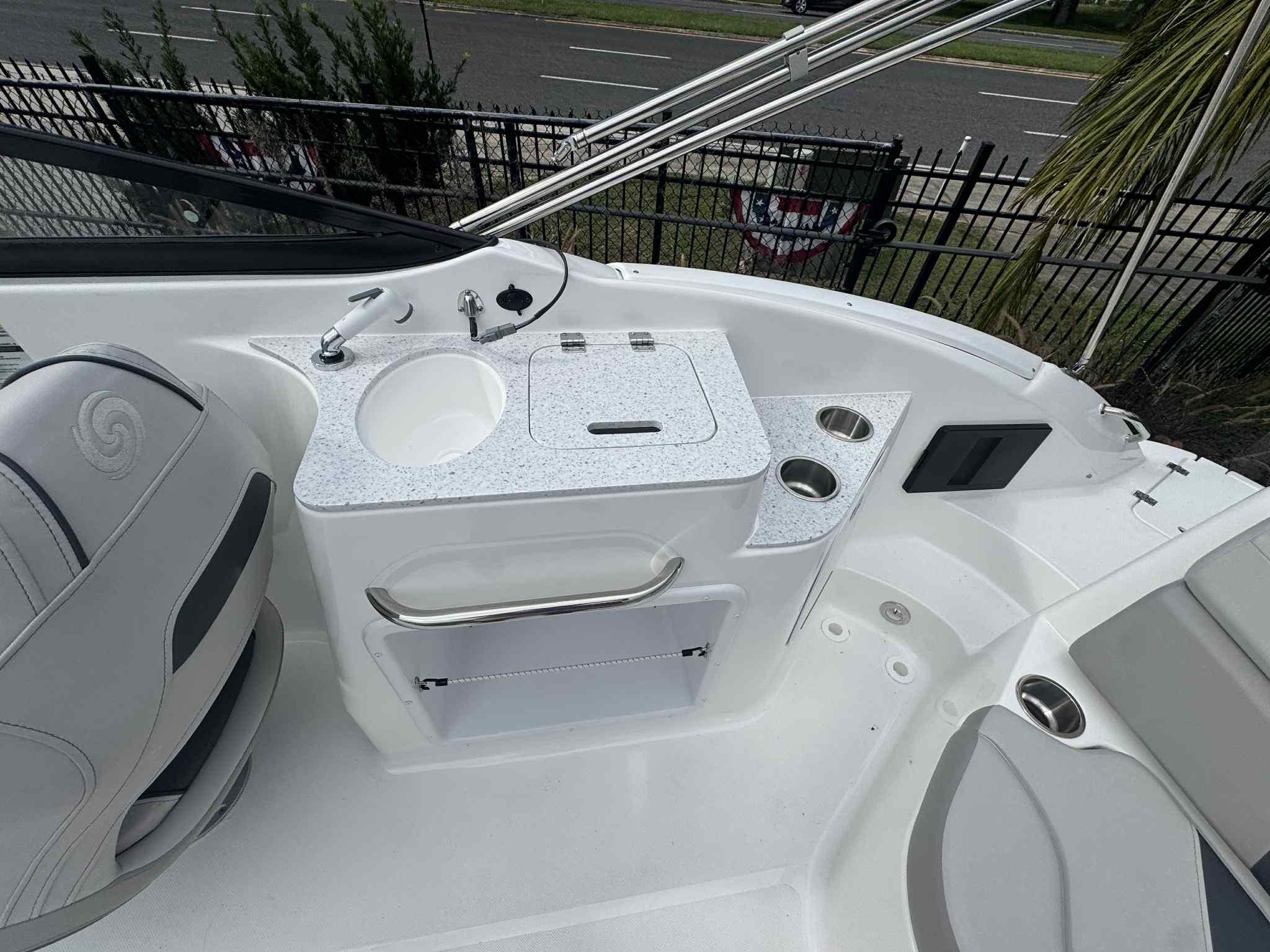 2026 Hurricane SunDeck 2400 OB-3
