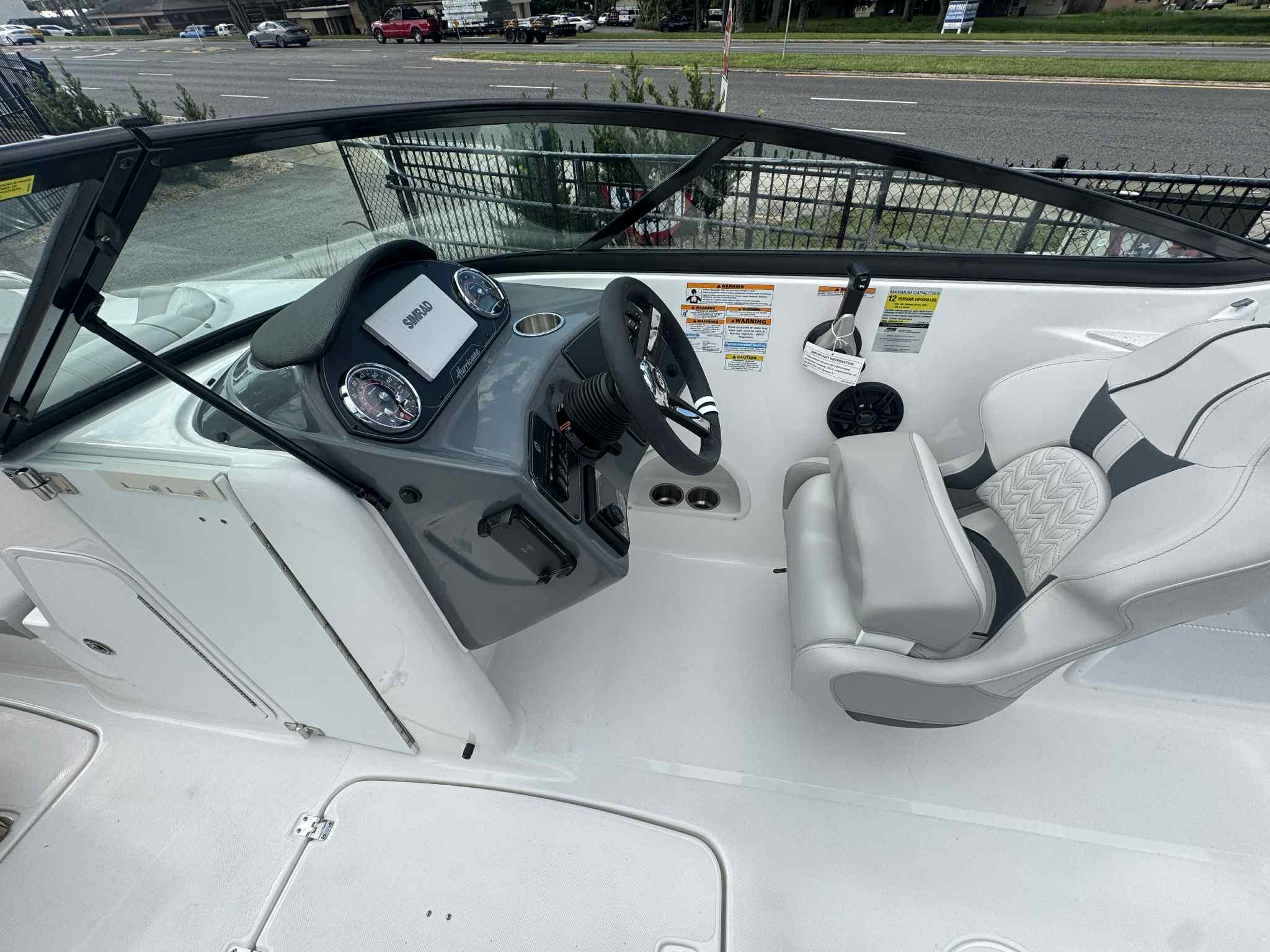 2026 Hurricane SunDeck 2400 OB-4